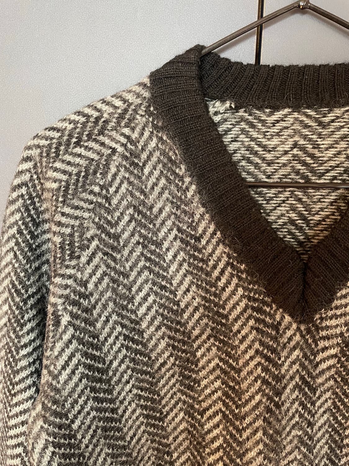 헤링본 모100 너디 브이넥 니트 상품이미지1