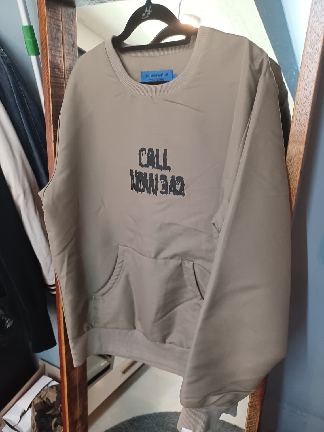 디스이즈네버댓 카키색 나일론 맨투맨 m 상품이미지5