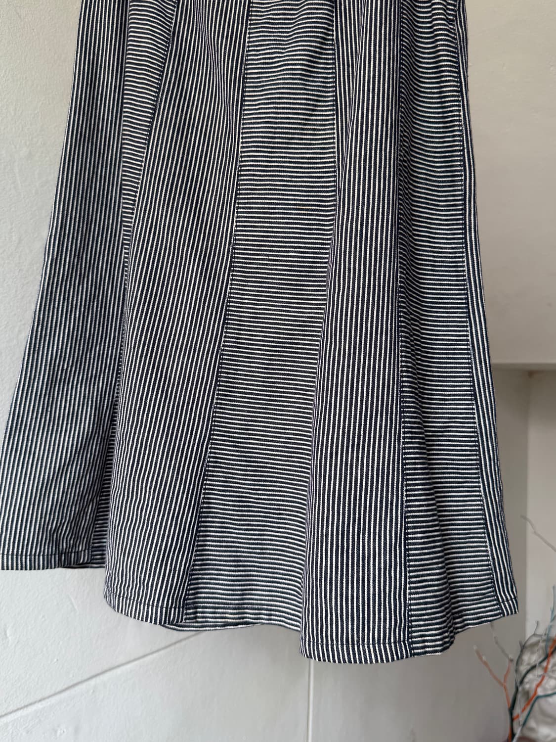 데님 스트라이프 플레어 미디 스커트 상품이미지3