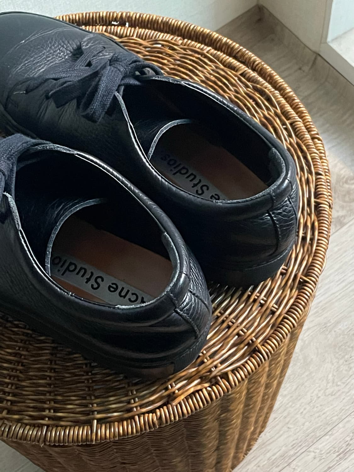 아크네 스튜디오 아드리아나 그레인 레더 스니커즈 42 상품이미지6