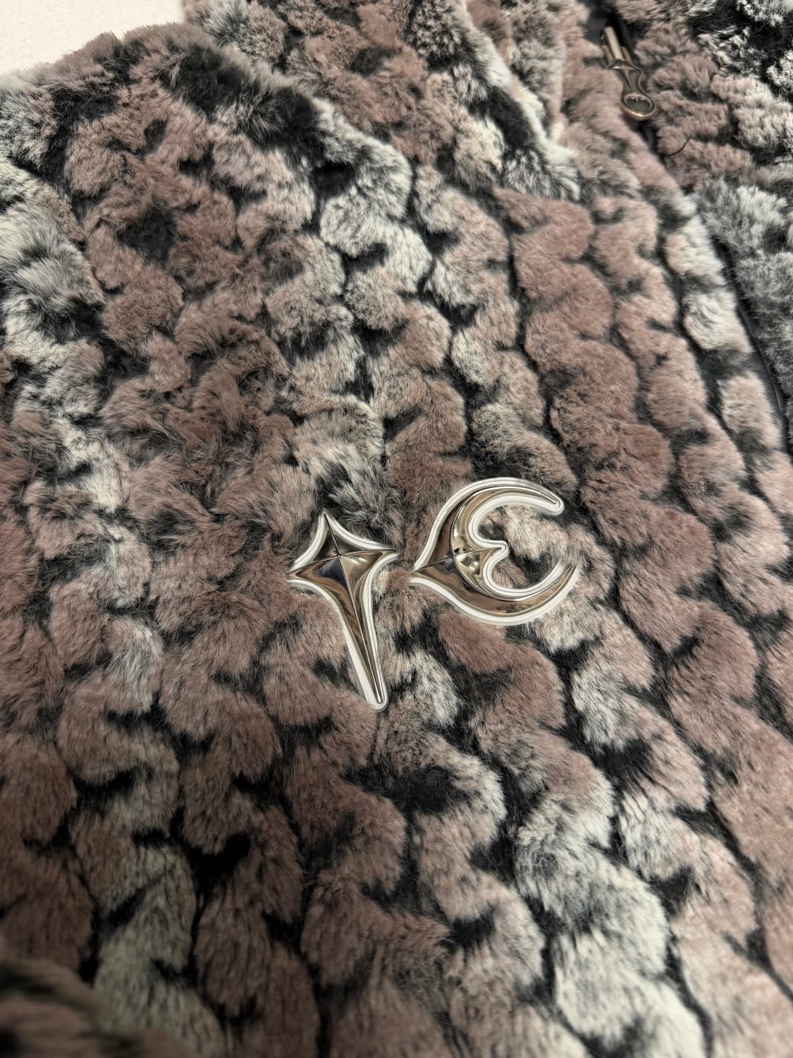 떠그클럽 TC 레더 웨이브 퍼자켓 아이보리 상품이미지3