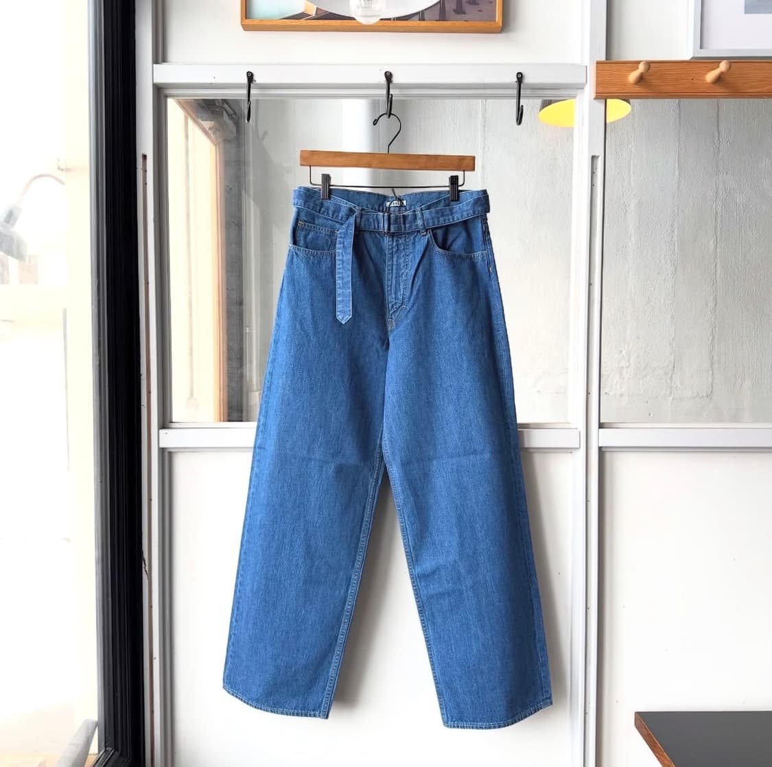 [5] 오라리 25SS 셀비지 라이트 데님 벨티드 팬츠 상품이미지2