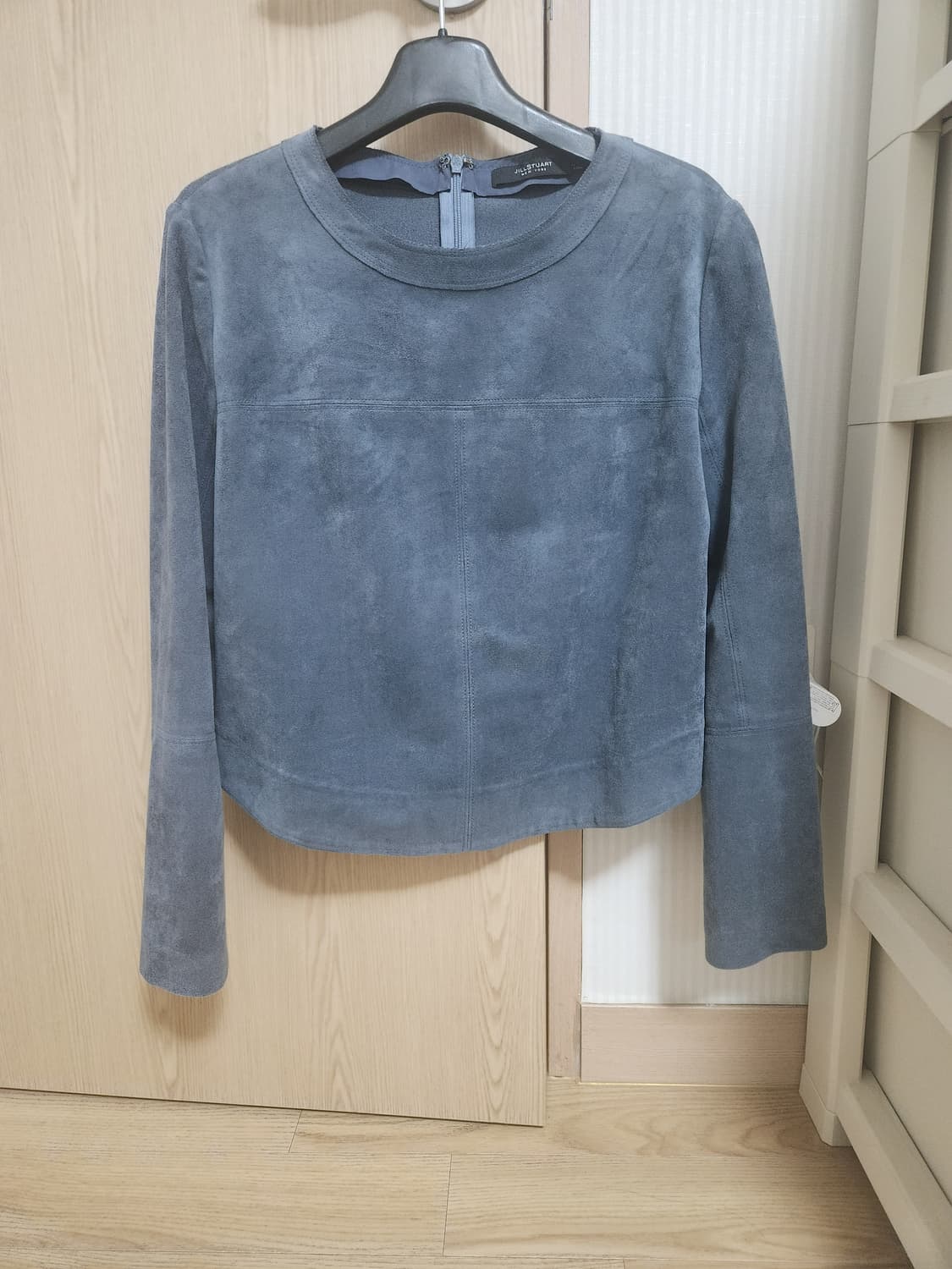 질스튜어트 뉴욕 스웨이드 상의 상품이미지1