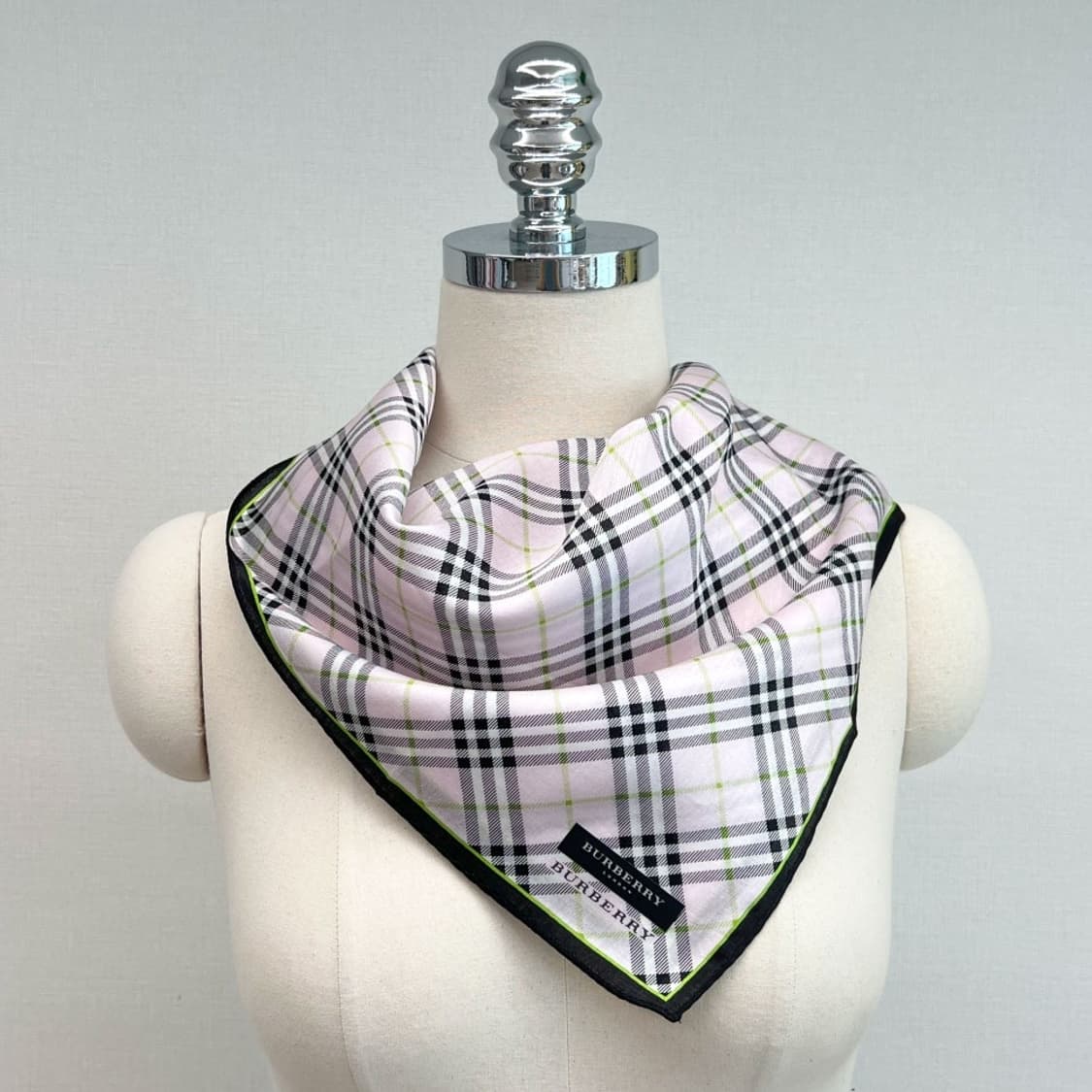 (새상품) burberry /버버리 쁘띠스카프 손수건 상품이미지8
