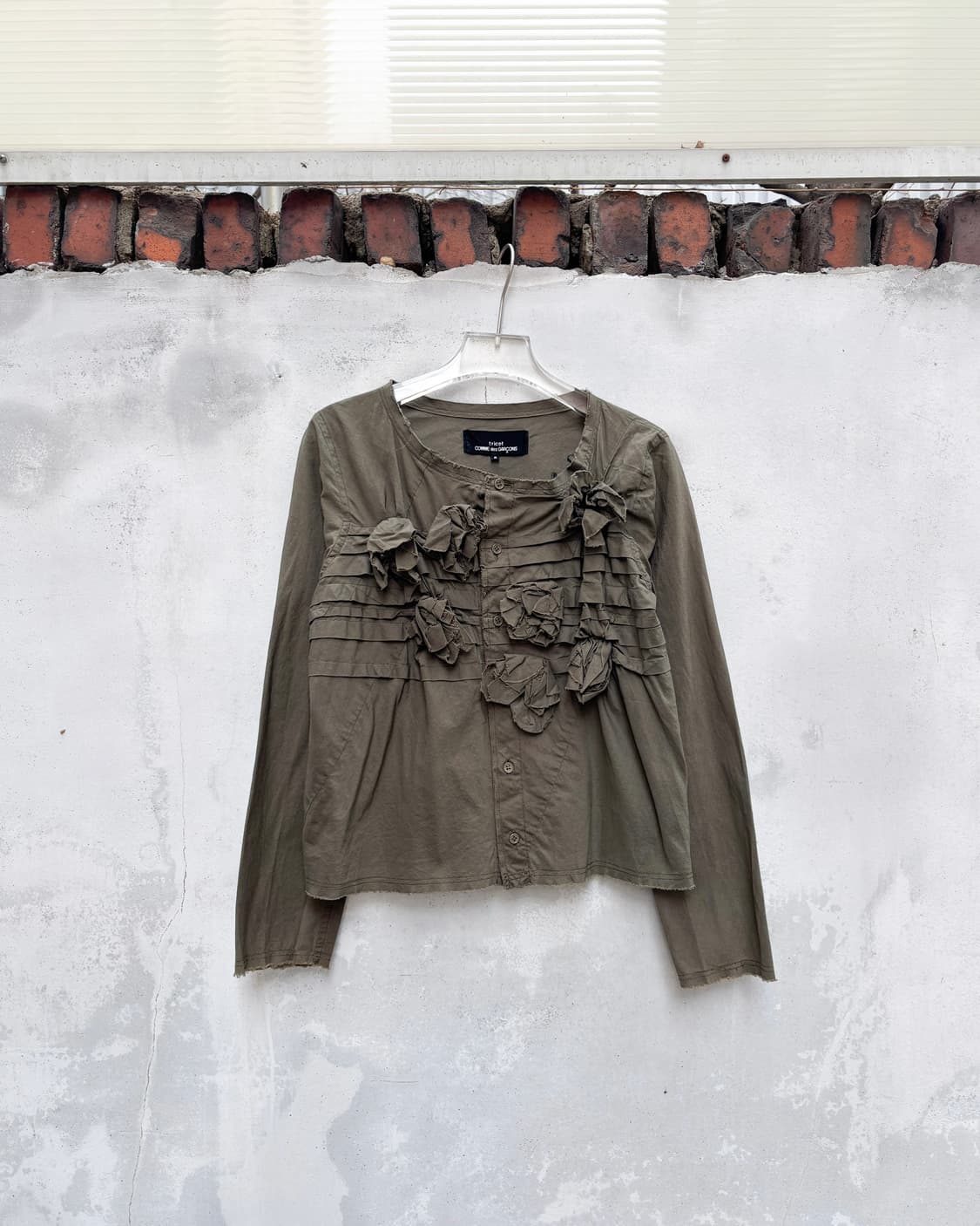 꼼데가르송 트리콧 AD2002 플라워 코사지 블라우스 상품이미지1