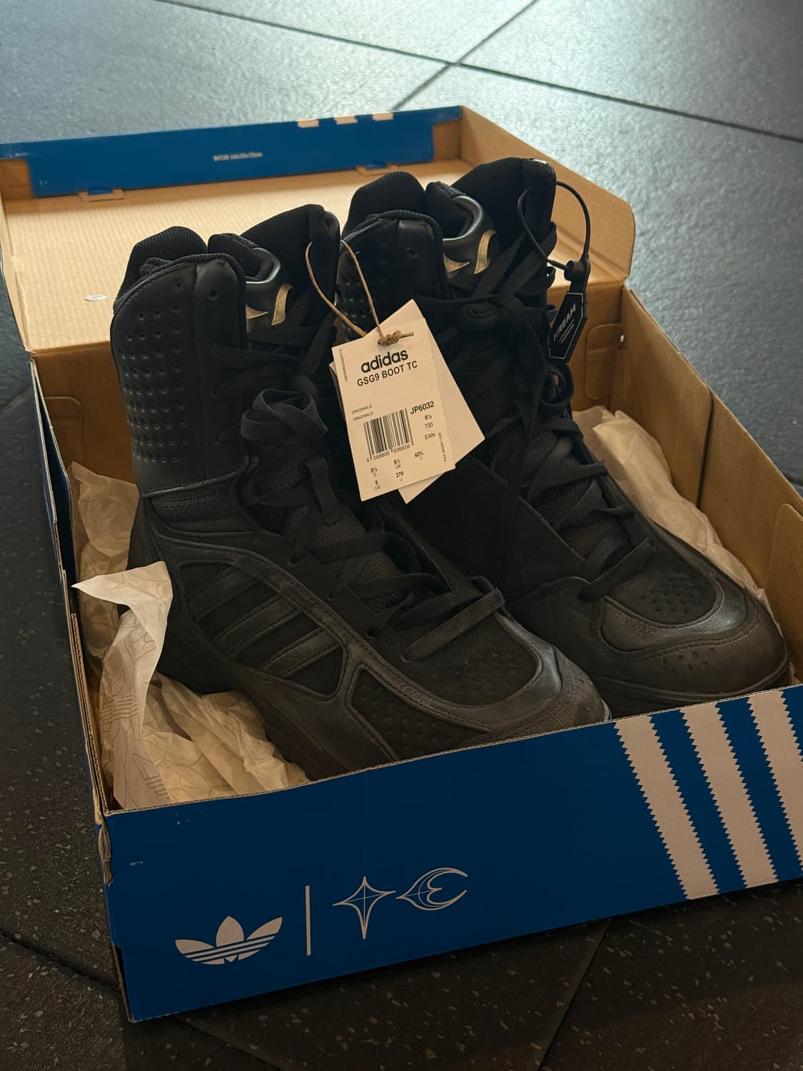 떠그클럽 X 아디다스 콜라보 부츠 신발 상품이미지1