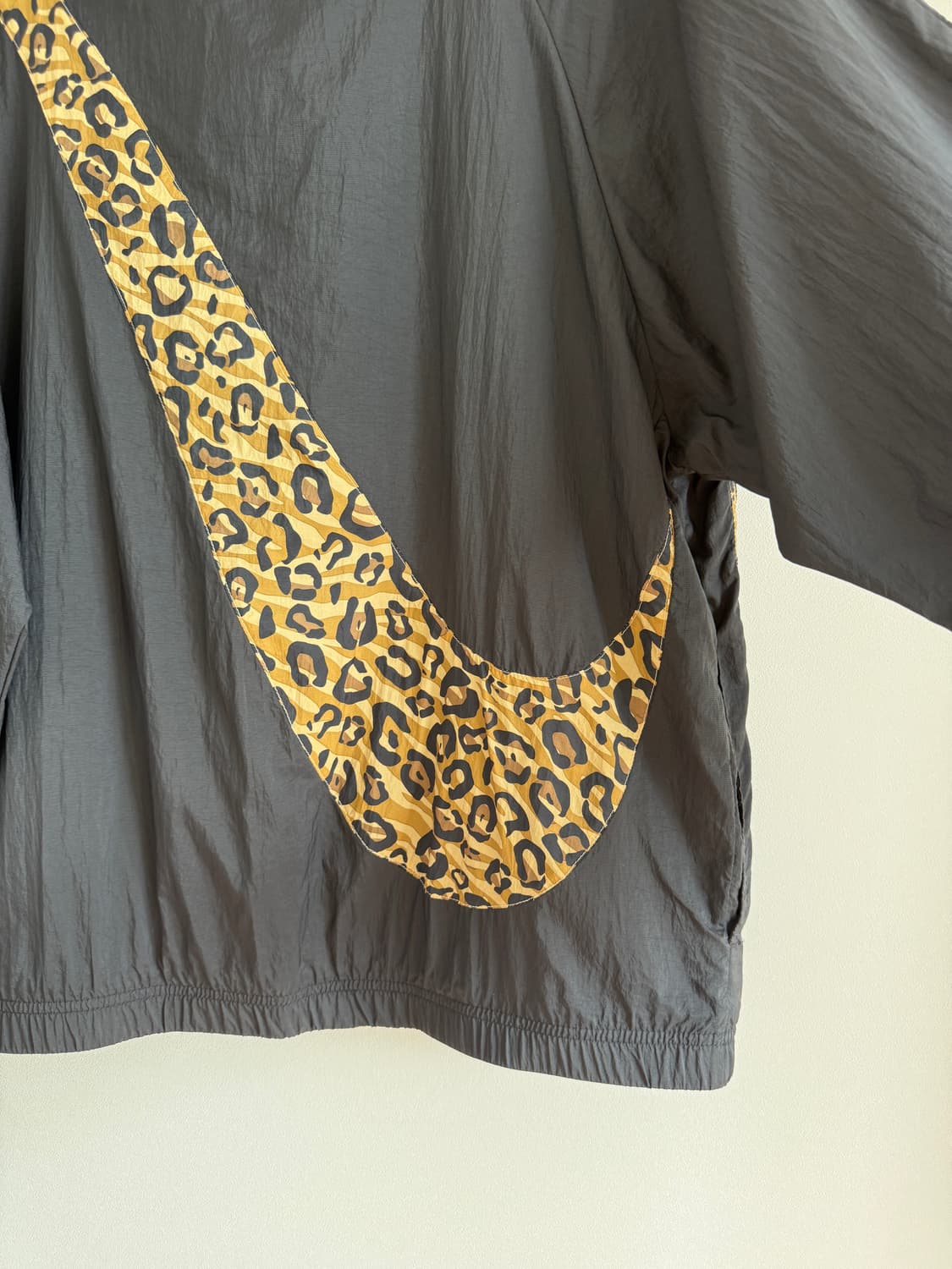 나이키(NIKE) 레오파드 빅 스우시 윈드 브레이커 상품이미지4