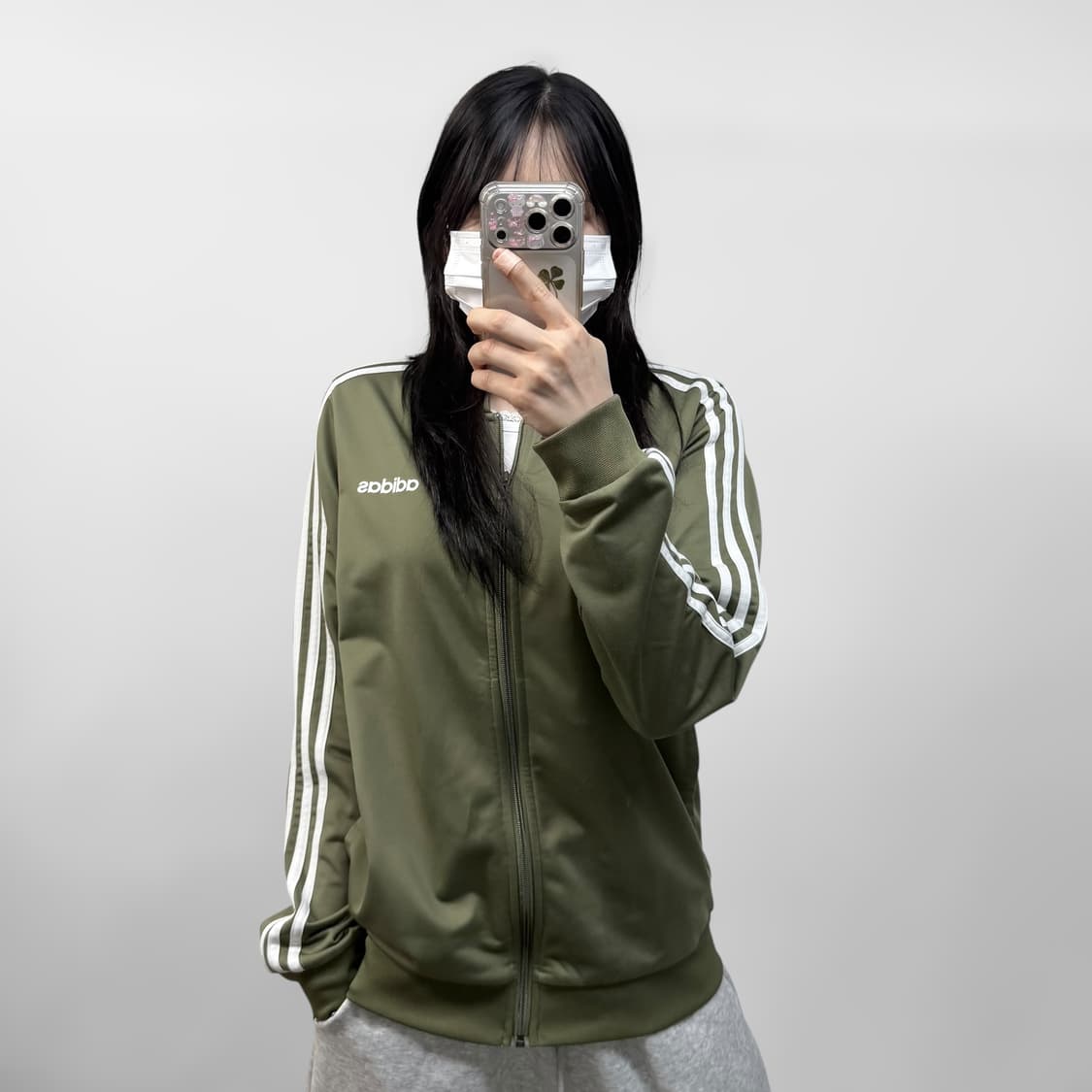 아디다스 에센셜 트랙탑 져지 카키 상품이미지1