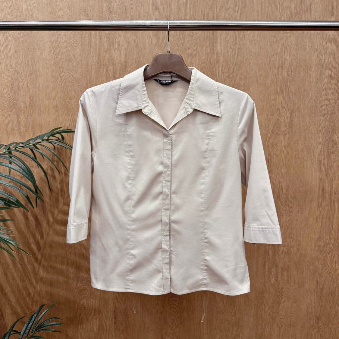 간사이 비즈 7부 셔츠 히든버튼 아일렛 스트링 디테일 슬림핏 베이지 상품이미지1