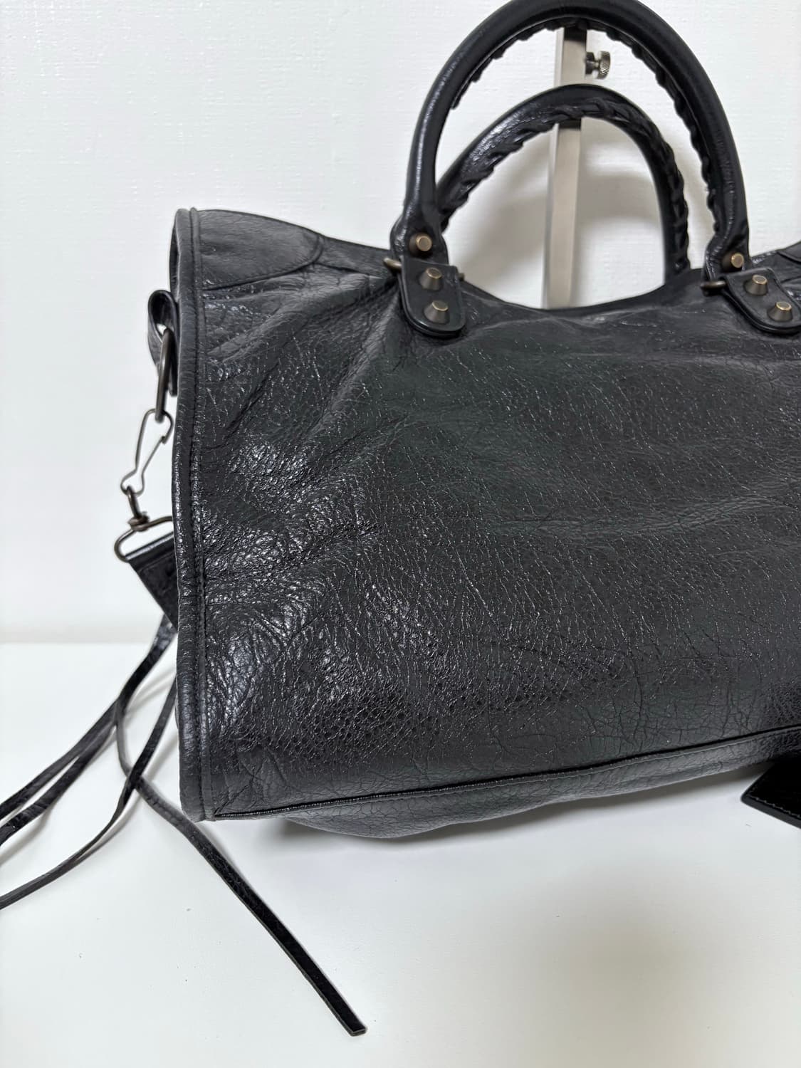 발렌시아가 시티 모터백 블랙 미디움 상품이미지7