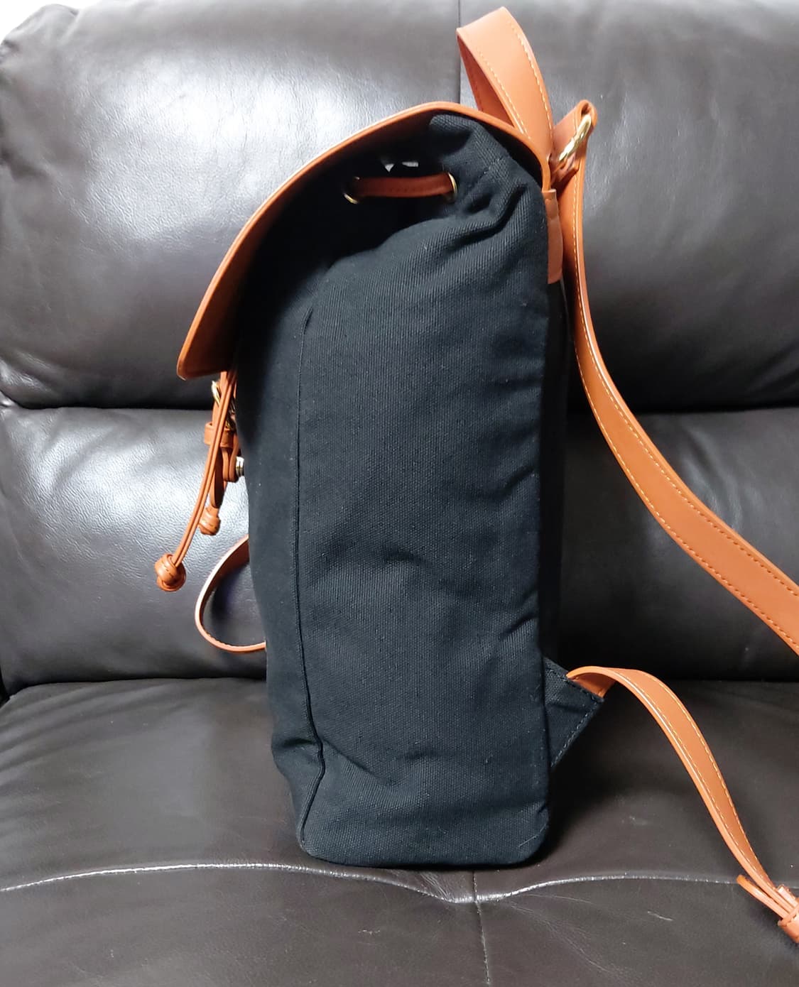 가스톤루가 블랙 캔버스 백팩

 상품이미지3