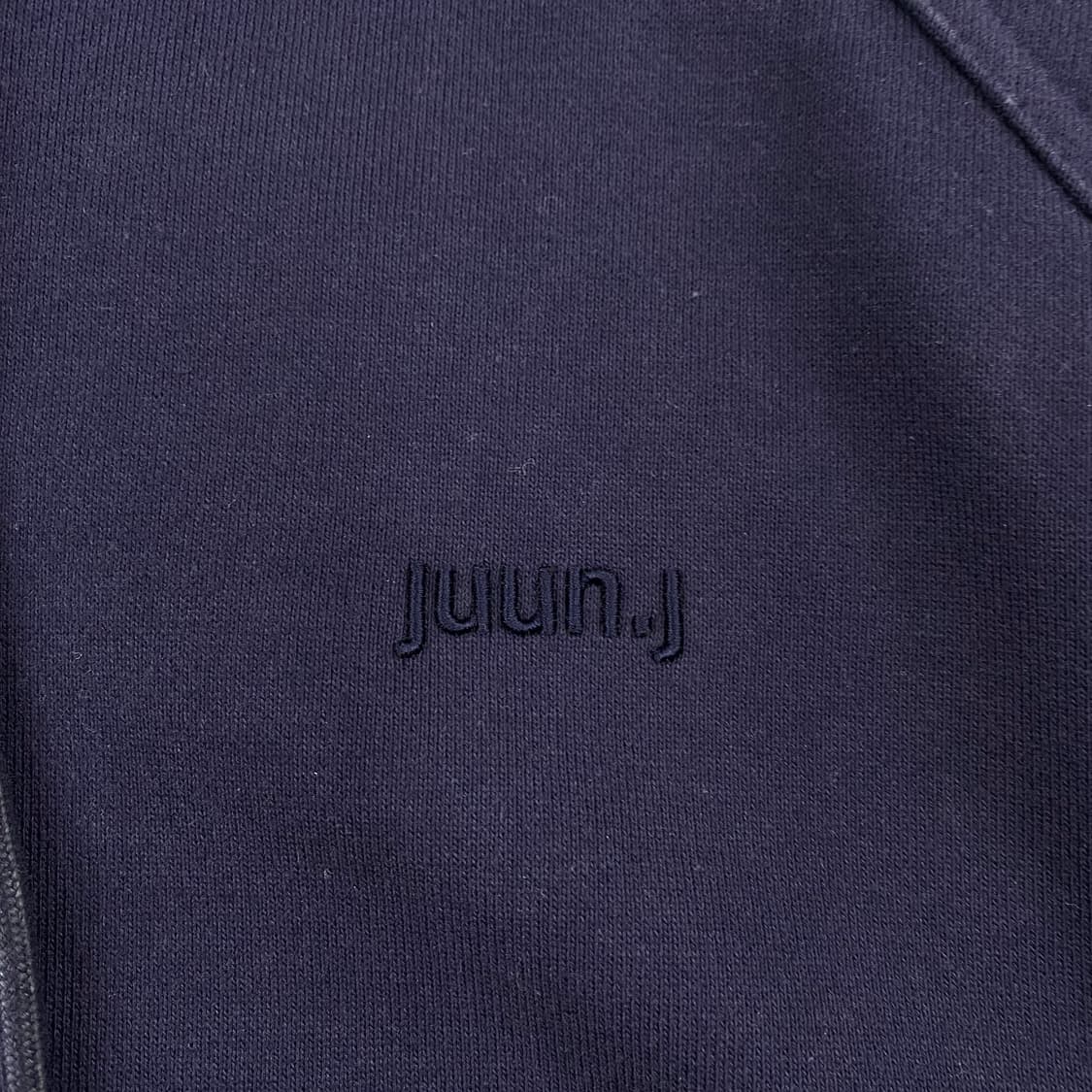 준지 23f/w 자수 스몰 로고 네이비 후드 티 (103) 상품이미지4