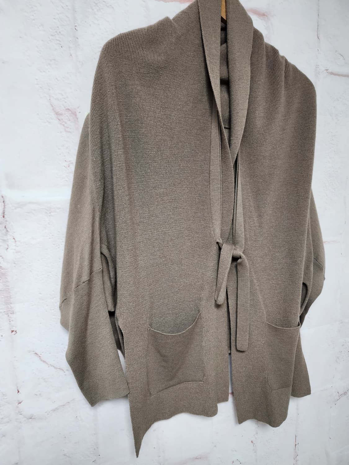 닥스 브라운 색상 니트 가디건 상품이미지8