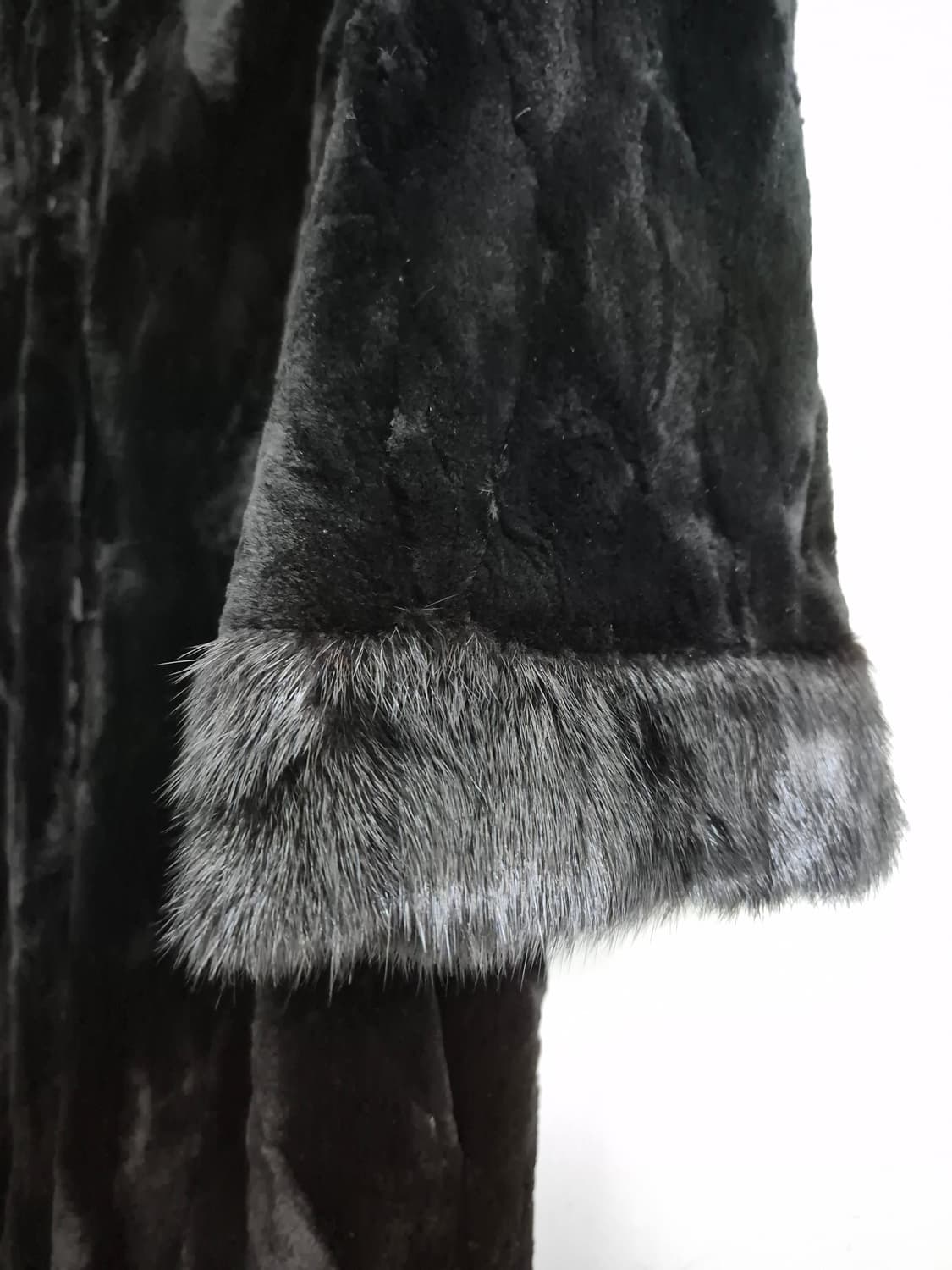 크로커다일 블랙 색상 밍크 코트(100/L) 상품이미지2