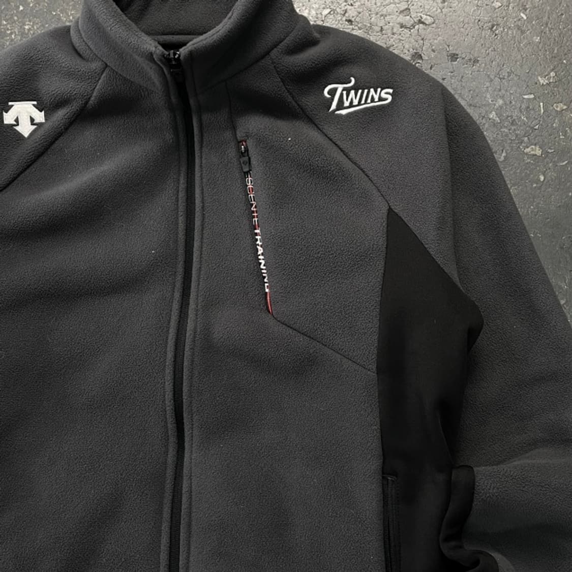 100 데상트 LG 트윈스 방풍 플리스 집업 상품이미지2