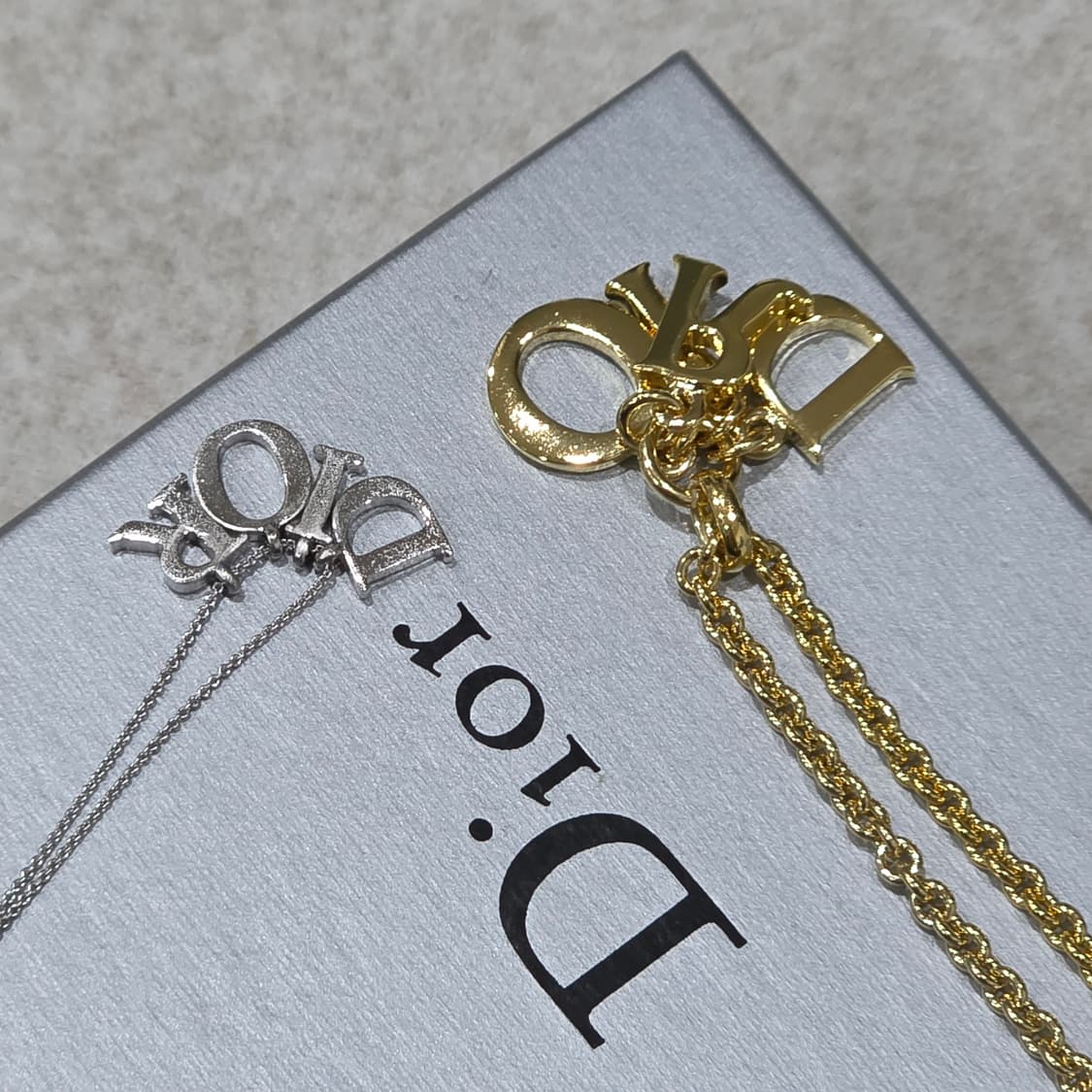 디올 금장 dior 로고 레터링 목걸이(남녀공용) 상품이미지2