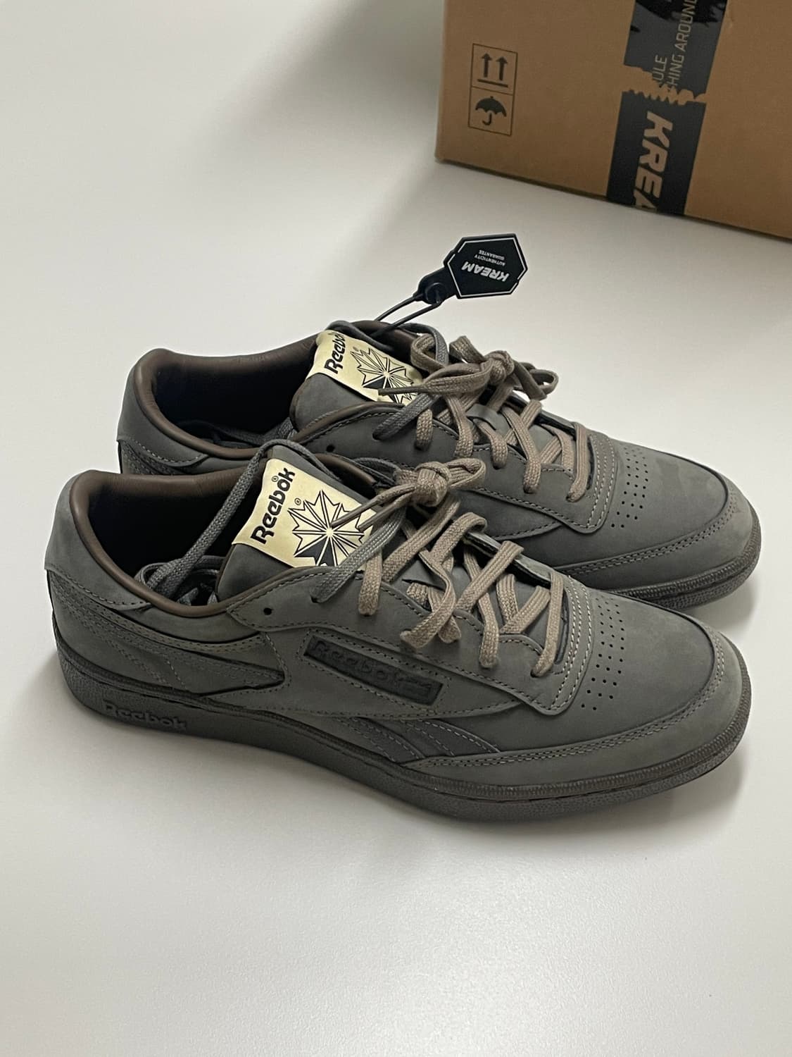 리복 x 카키스 콜라보 클럽c 270 팝니다 상품이미지6