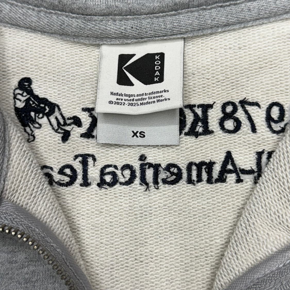 [XS] 코닥 그레이 반집업 상품이미지4