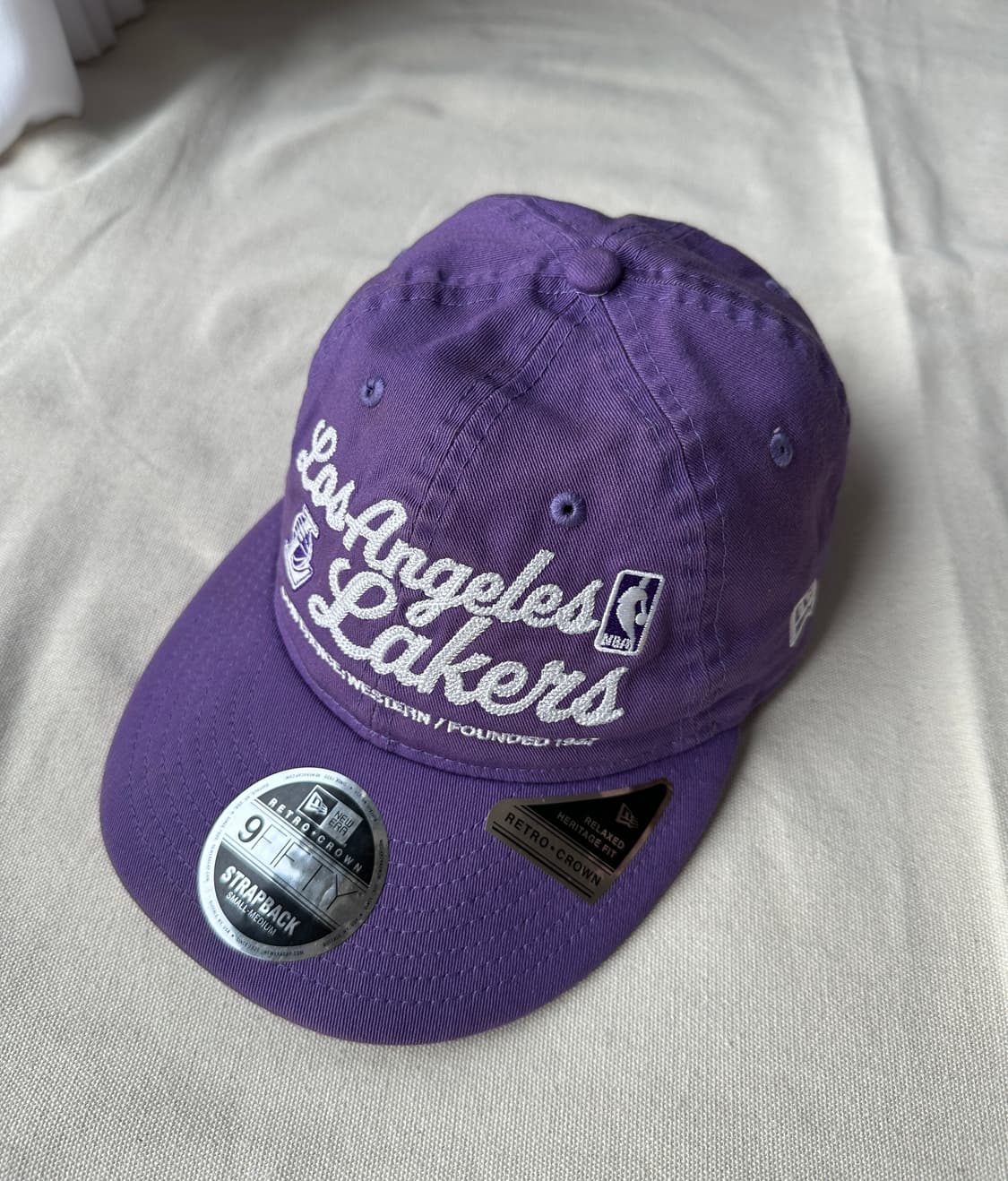 뉴에라 LA 레이커스 9FIFTY 레트로 크라운 스트랩백 퍼플 S/M 상품이미지2