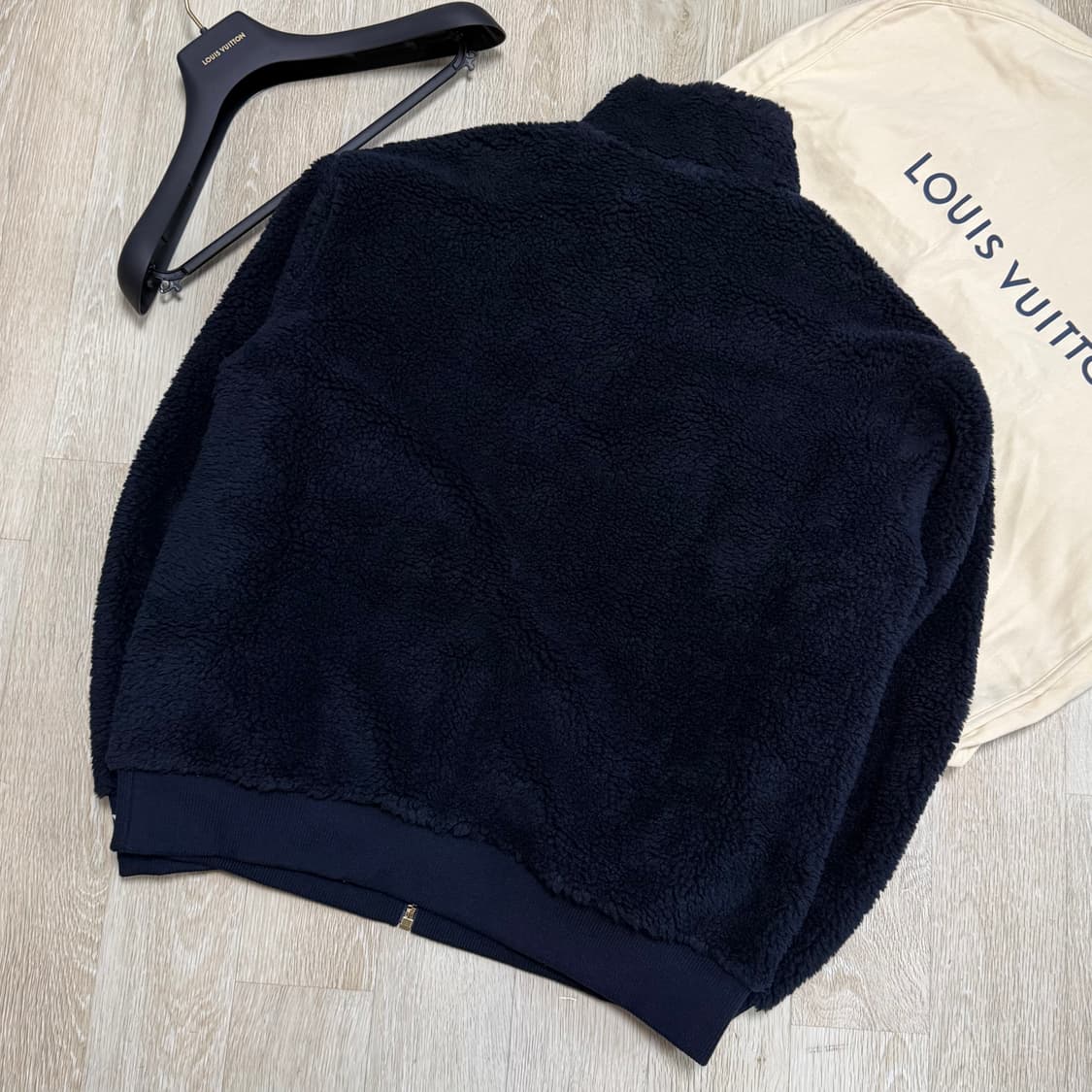 [미사용 새상품/2XL] 25FW 루이비통 레더패치 플리스 블루종 자켓 상품이미지3
