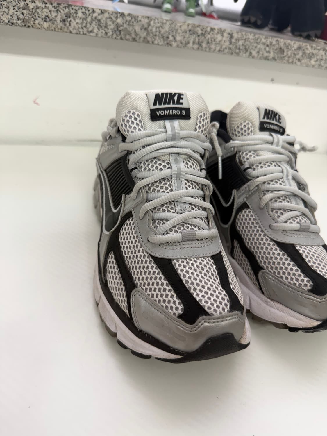 정품) 나이키 줌 보메로 5 운동화 260 상품이미지3