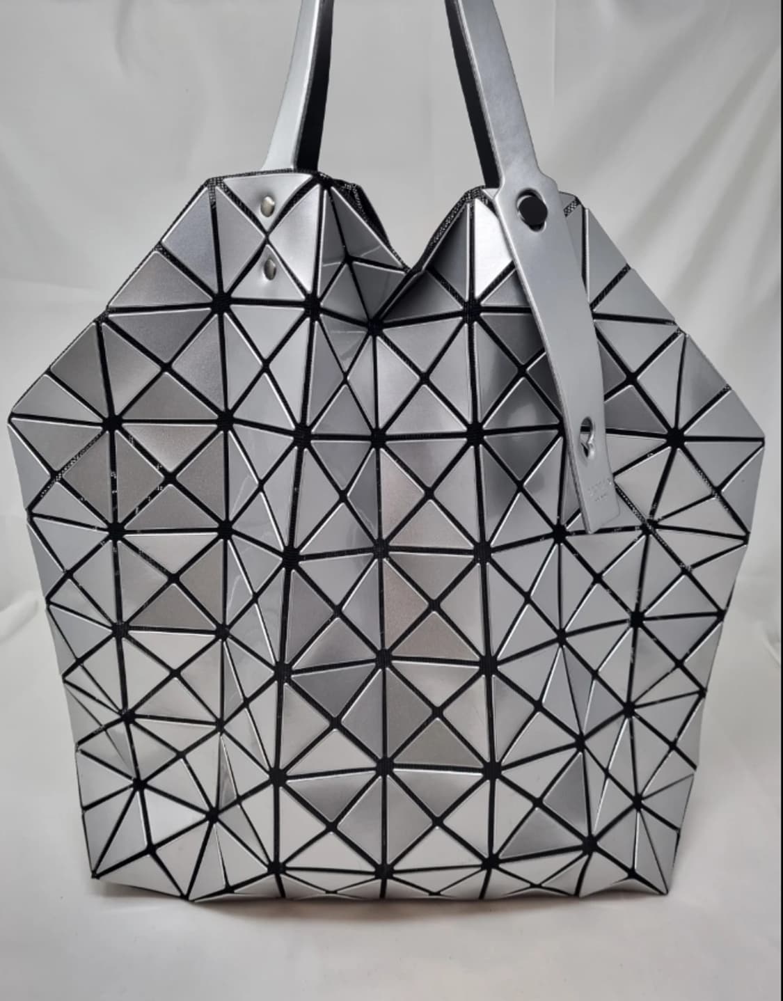 정품 바오바오 이세이미야케 루센트 실버 토트백 상품이미지1