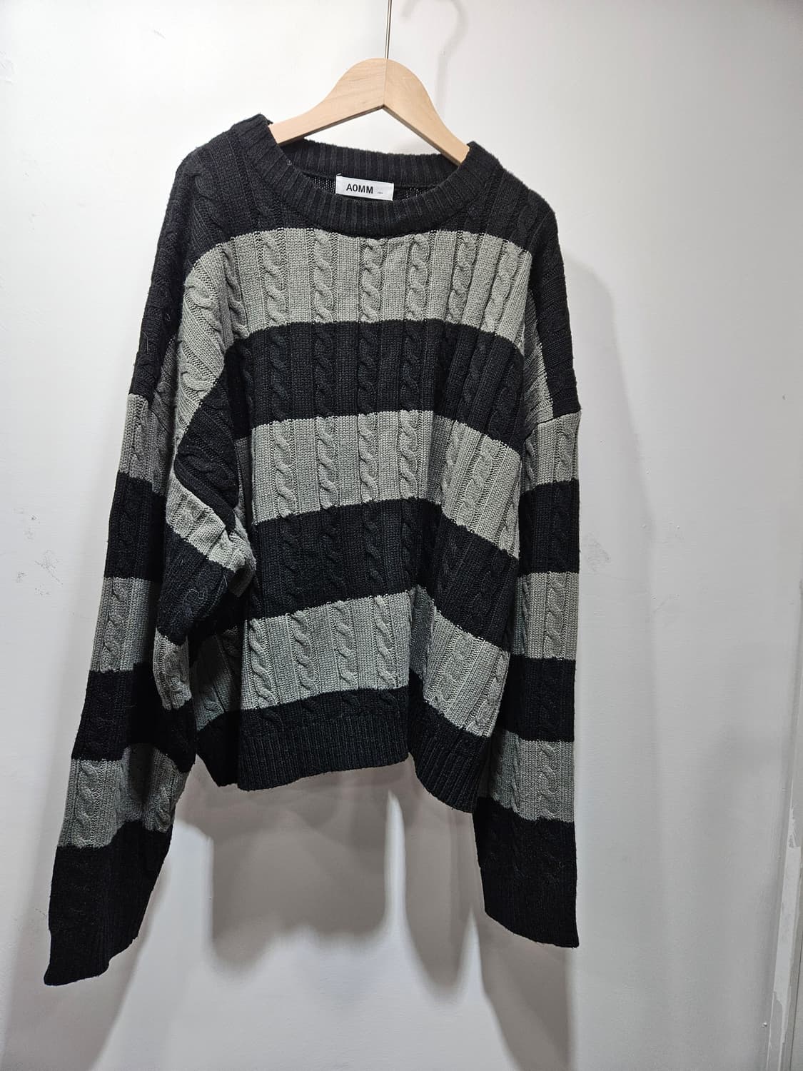 무신사 AOMM 루즈핏 꽈배기 스트라이프 니트 Free 상품이미지8