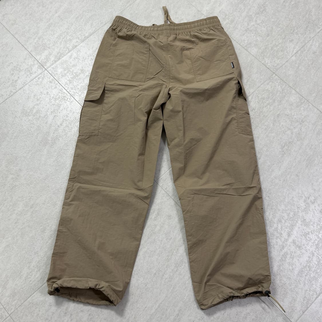 모더먼트 나일론 세미와이드 스트링 카고팬츠 베이지 XL 새제품 상품이미지5