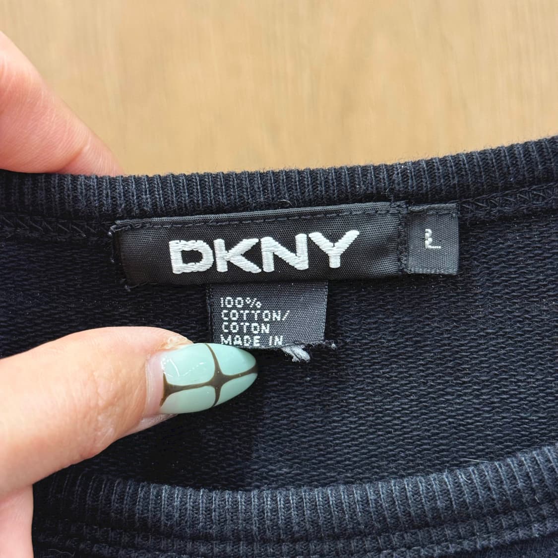 DKNY 베이직 크루넥 맨투맨 스웨트 셔츠 드롭숄더 미니멀 블랙 상품이미지7
