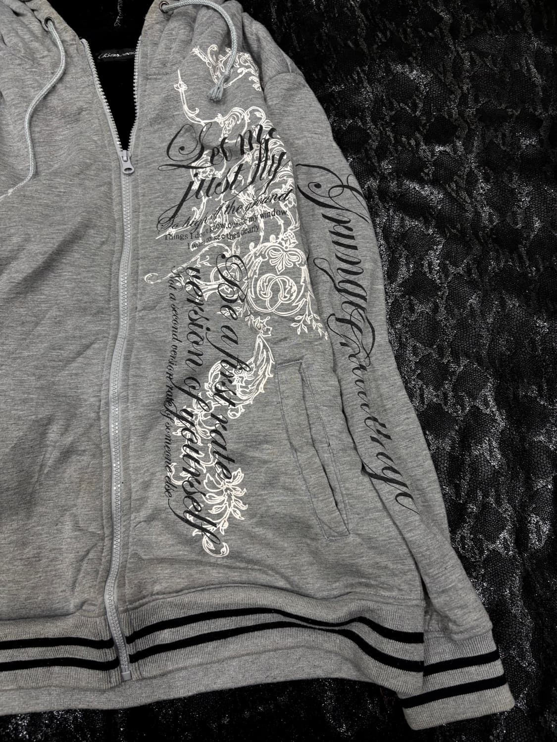 “Vintage” 00’s Gothic Print Hoodie Grey  상품이미지2