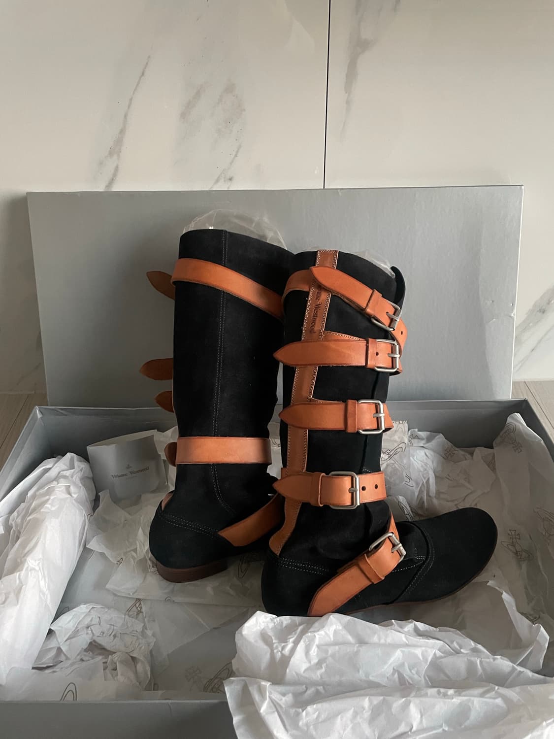 (매장구매) 비비안웨스트 우드 블랙 스웨이드 파일럿부츠 38 상품이미지3