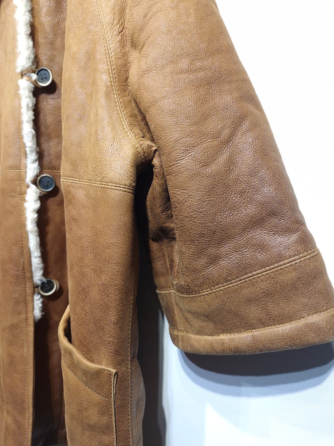 RAEY 램스킨 시어링 코트 브라운 상품이미지4