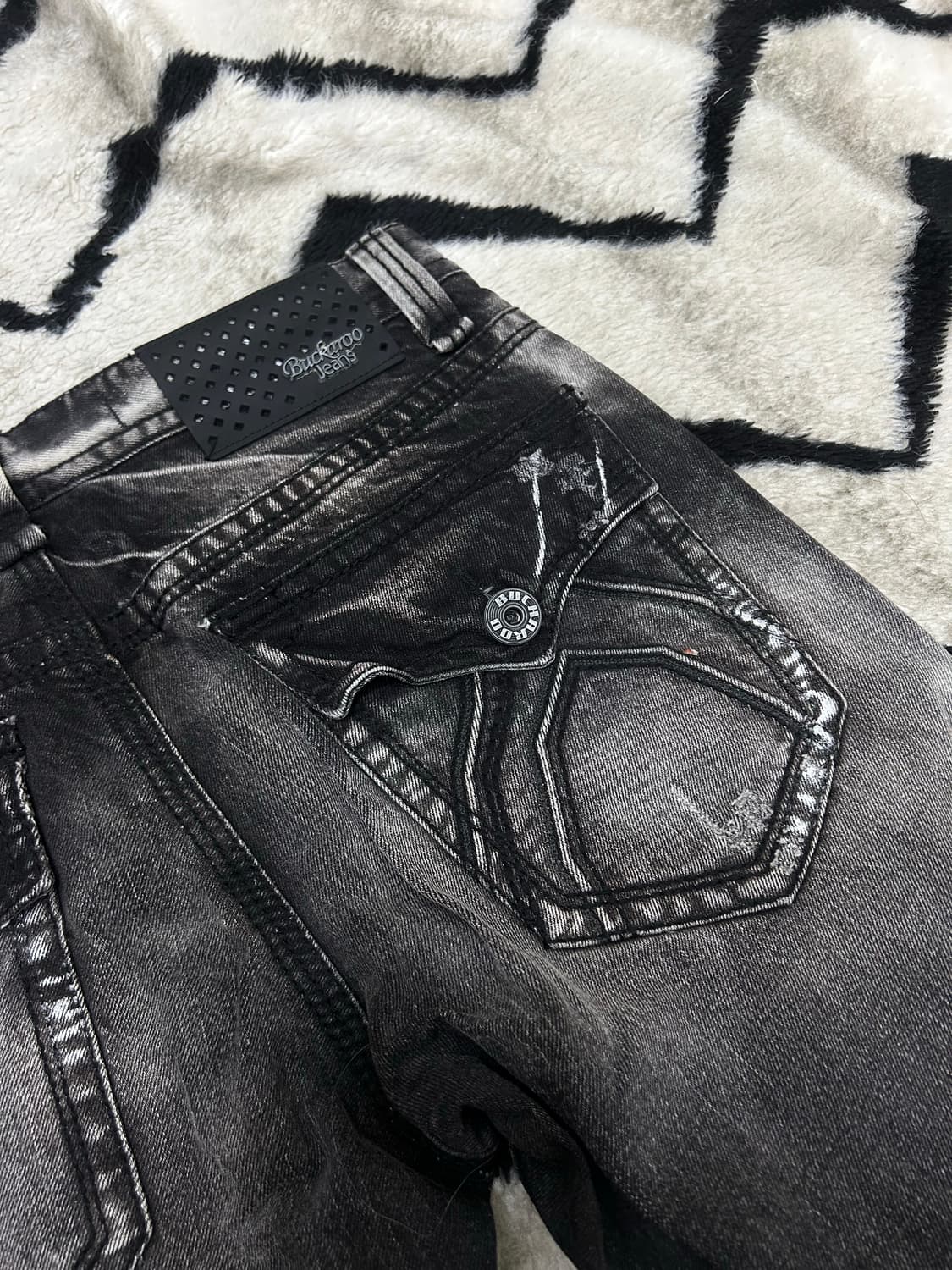 [32]버커루 스톤워싱 페인트 워시드 흑청팬츠 상품이미지1