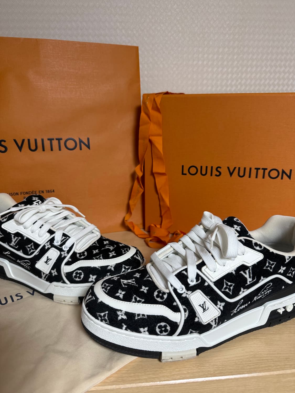 (새상품급)루이비통 모노그램 벨벳 트레이너 8.5size 상품이미지1