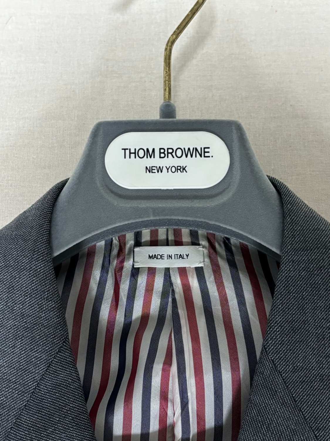 톰브라운 사선완장 블레이저 그레이 [3] 상품이미지3