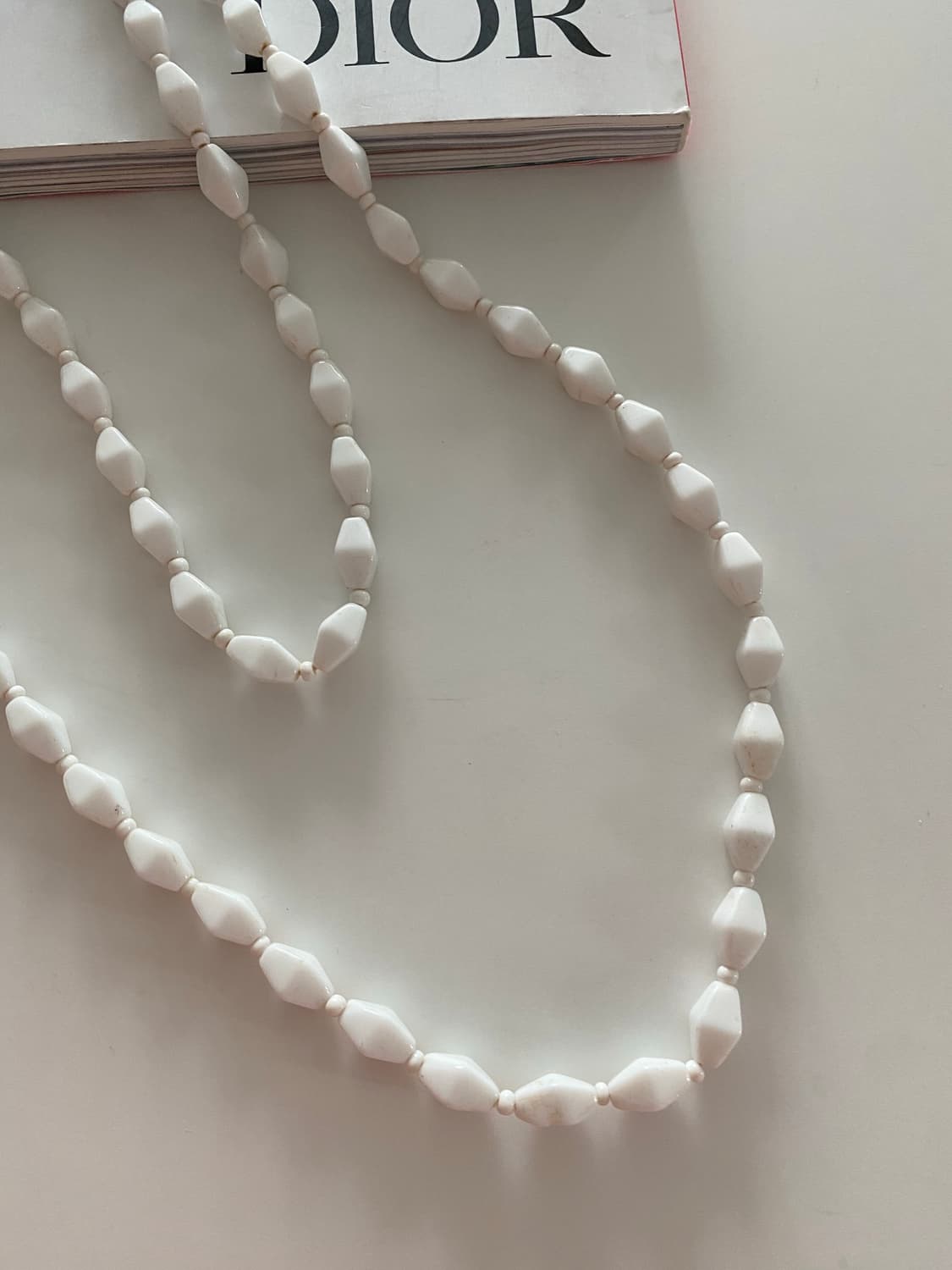 빈티지화이트 비즈 롱 목걸이 상품이미지2