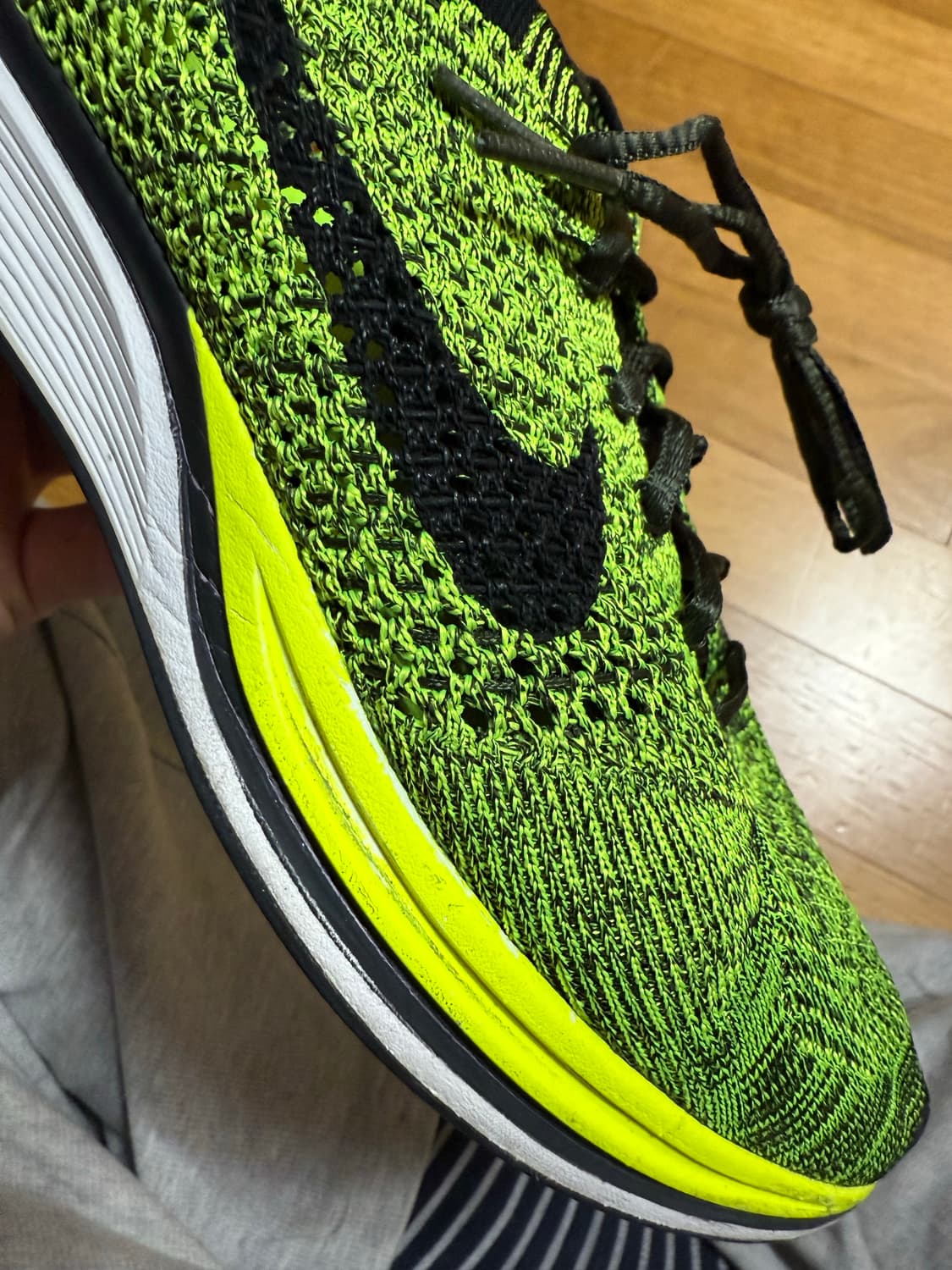 255 나이키 플라이니트 레이서 볼트 상품이미지5