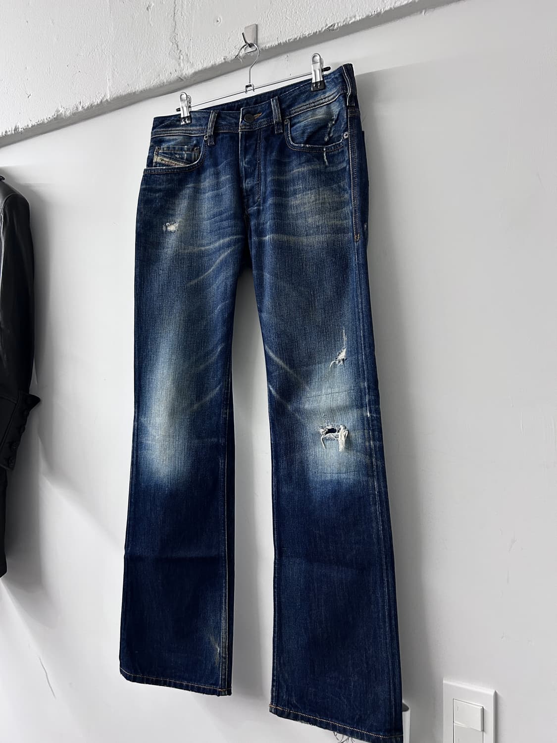 디젤 자티니 워싱 부츠컷 데님 상품이미지3