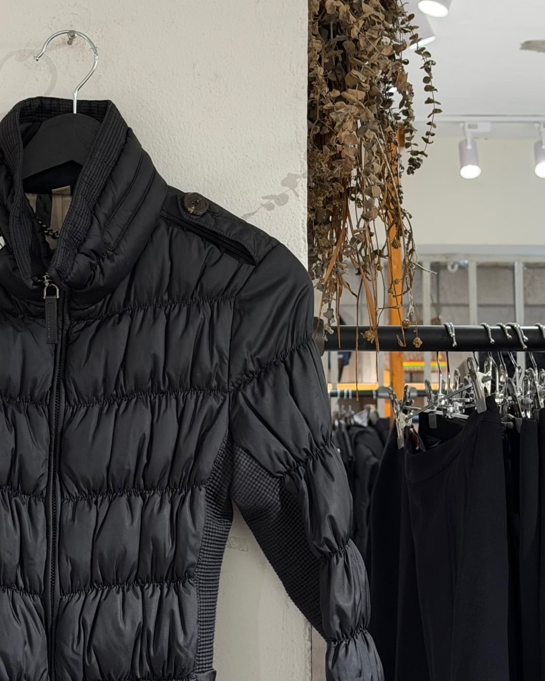 버버리 블랙 셔링 브릿 벨티드 패딩 자켓 상품이미지3