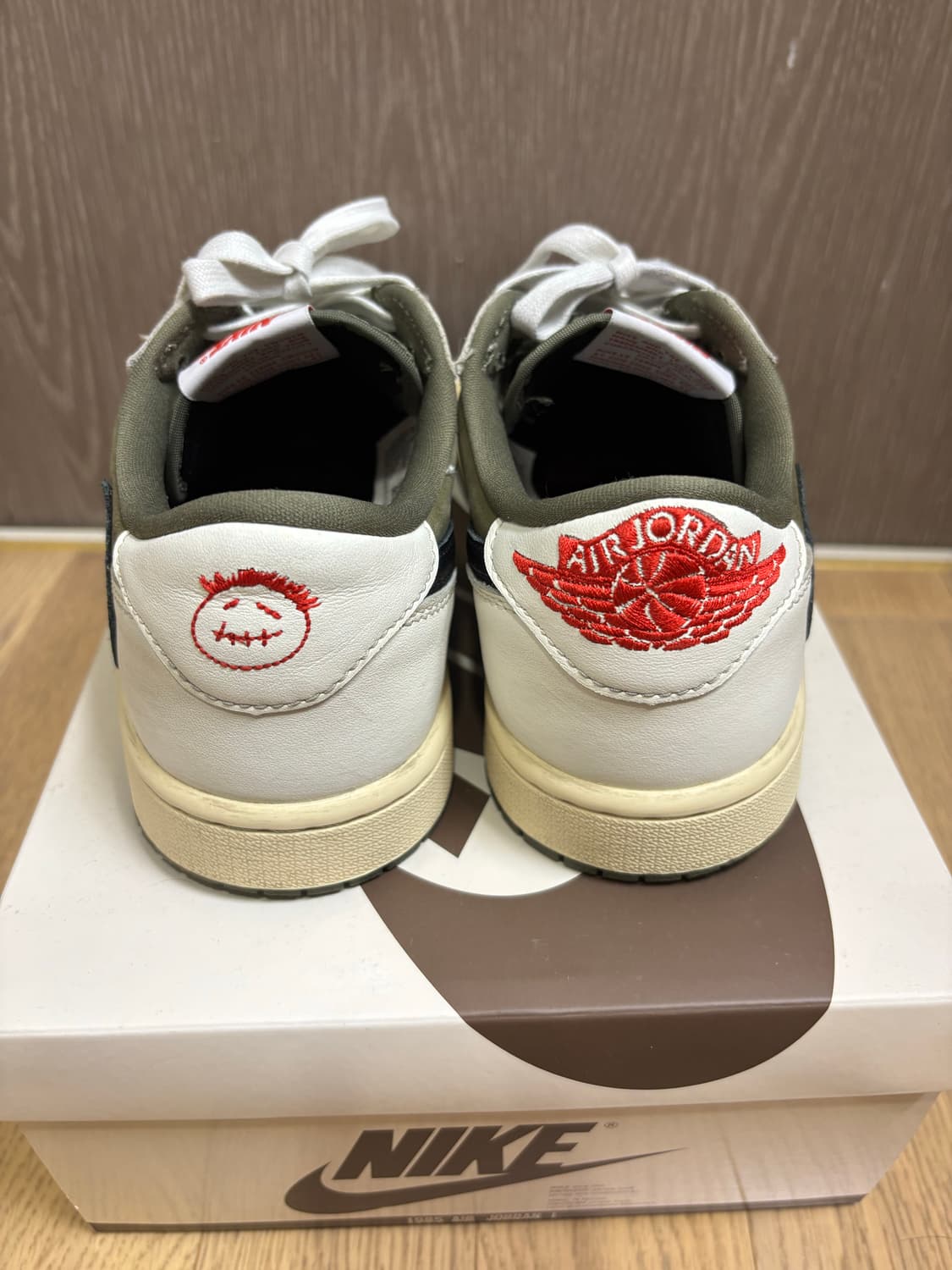 나이키 트래비스 스캇 리버스 올리브 상품이미지3