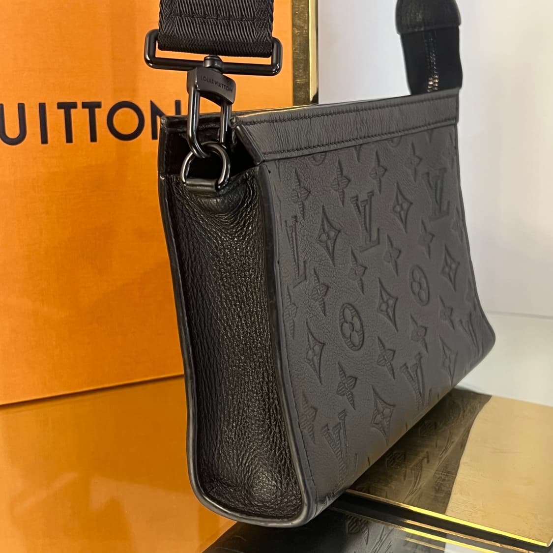 루이비통 쉐도우 가스통 크로스백 상품이미지3