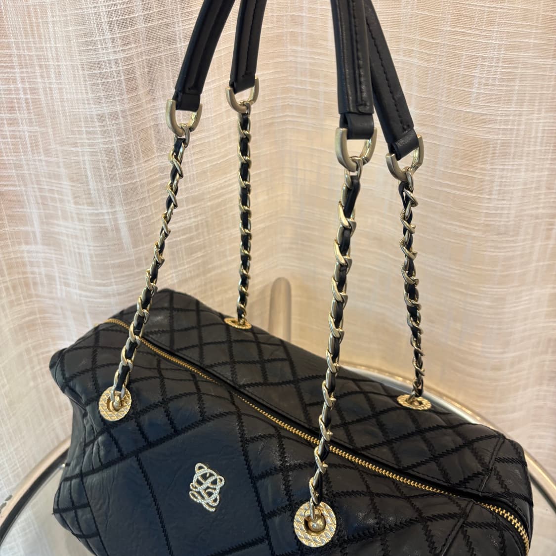 정품 루이까또즈 퀄팅 숄더백     상품이미지4