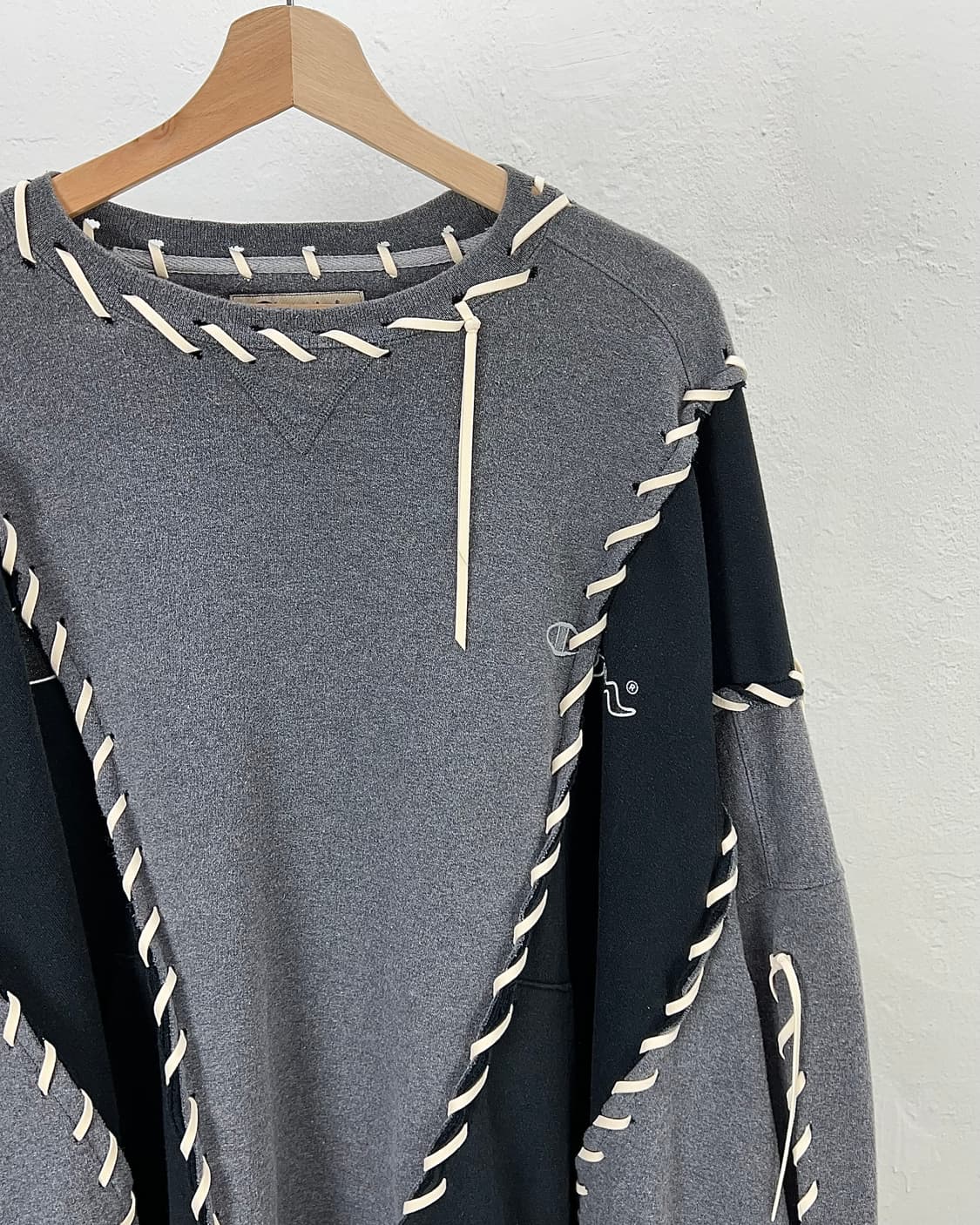 디스커버드 콘트라스트 챔피온 리메이크 오버 스웨트 셔츠 상품이미지3