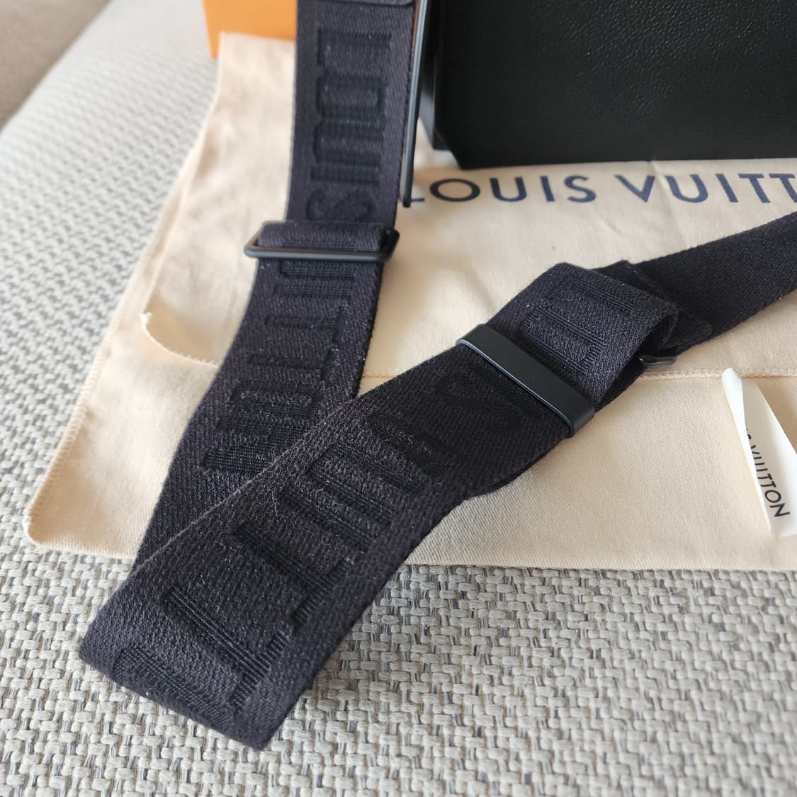 전시품급 루이비통 토뤼옹 에어로그램 메신저백 블랙 상품이미지10