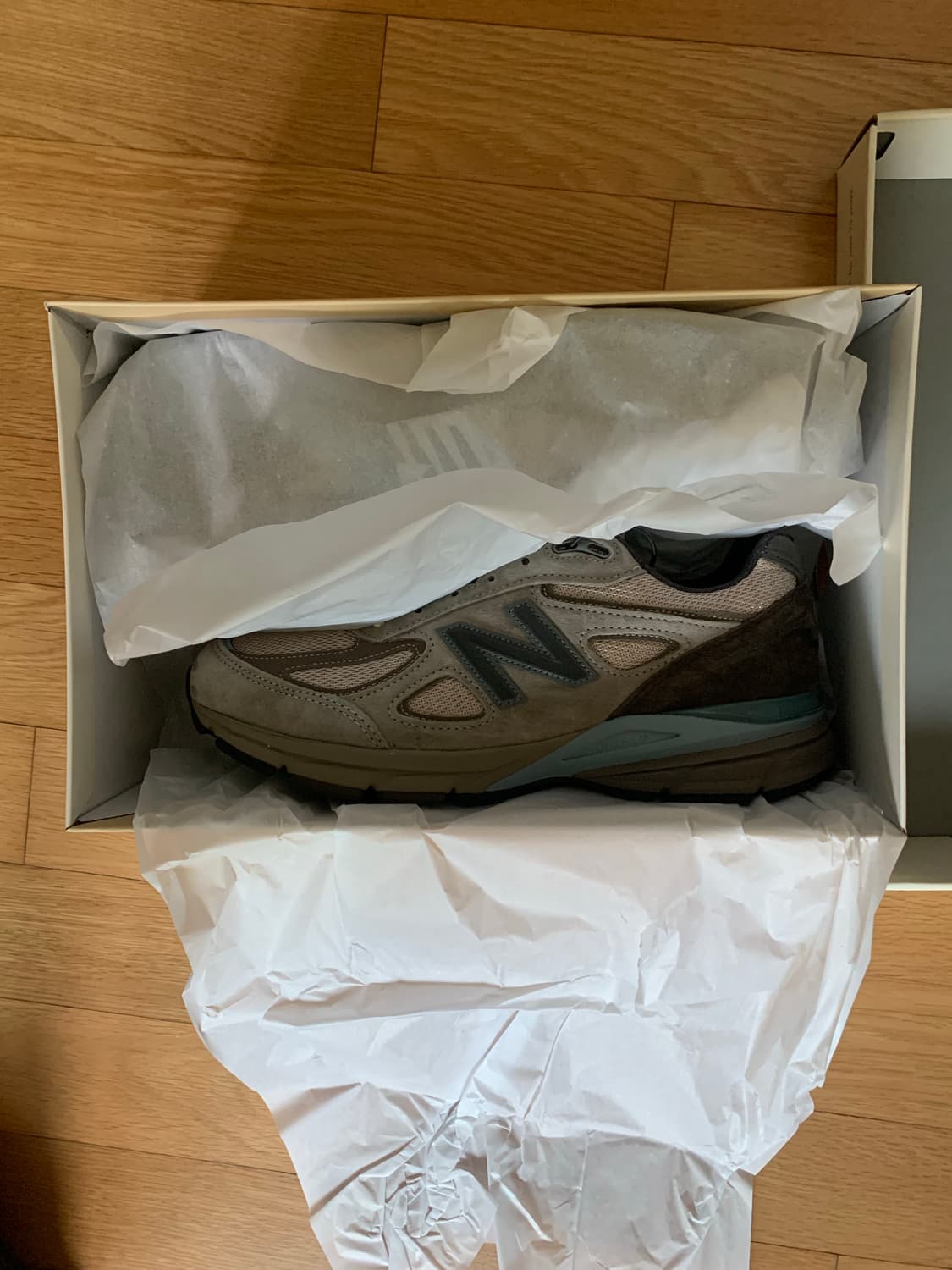 새상품)뉴발란스 x 오라리 990v4 런던 포그 270 판매 상품이미지2