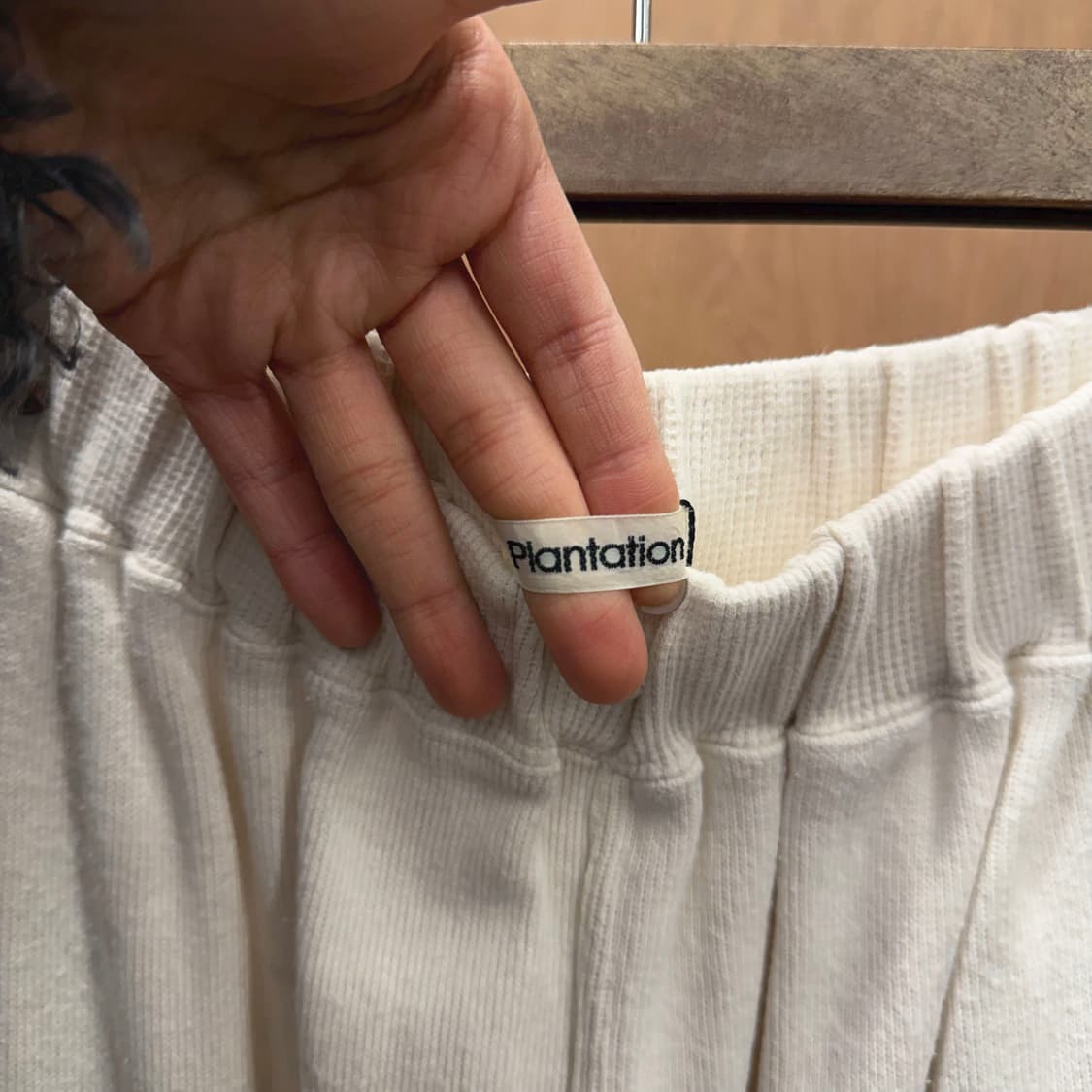 이세이미야케 플랜테이션 트레이닝 팬츠 허리 밴딩 포켓 디테일 아이보리 상품이미지6