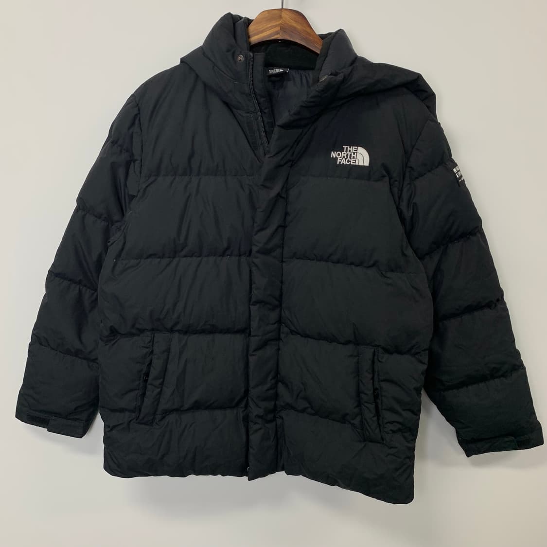 노스페이스 자수로고 블랙 후드 패딩 상품이미지2