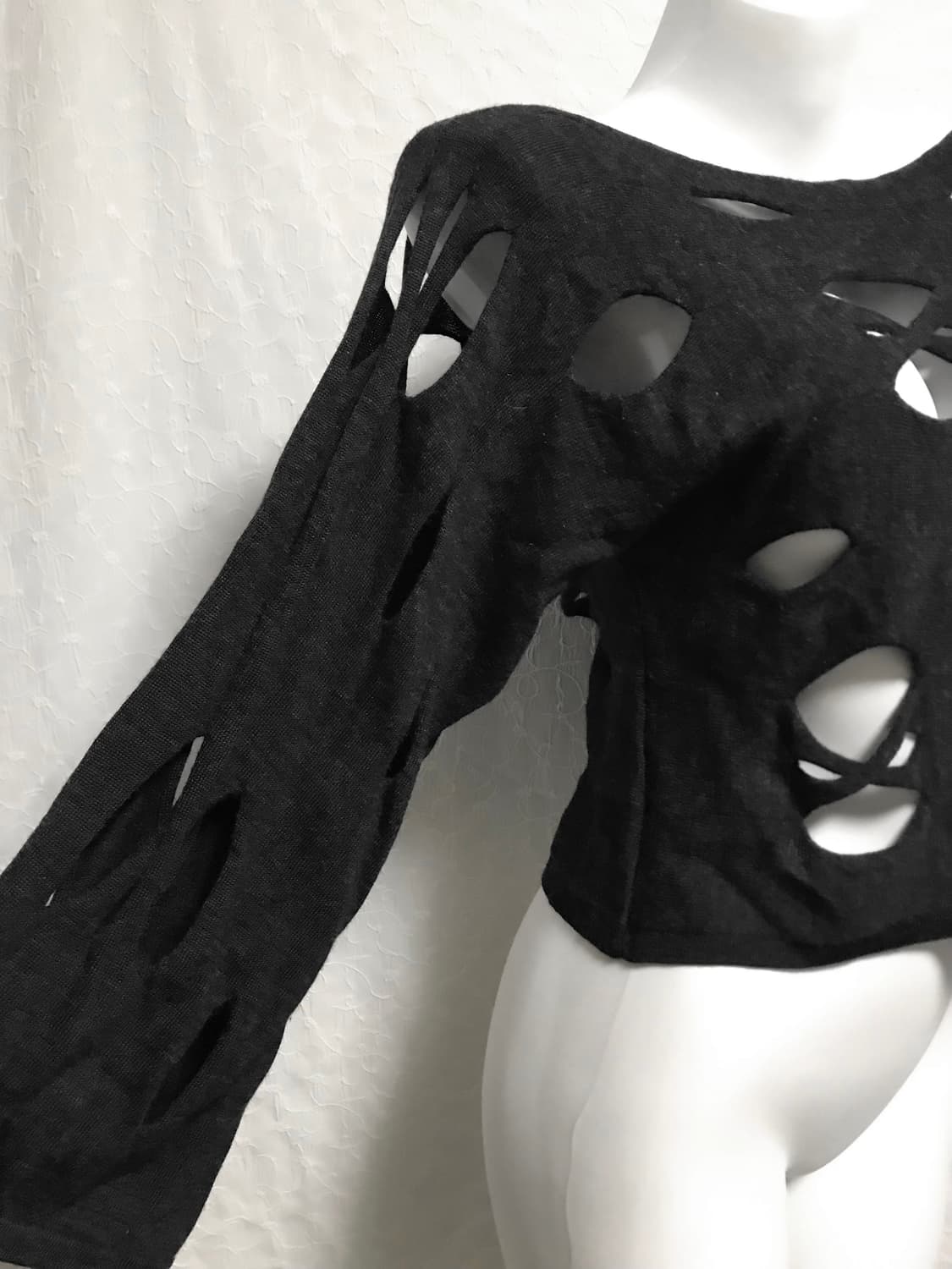 빈티지 specchio 아카이브 데미지 펀칭 컷아웃 울 니트 롱슬리브 탑 상품이미지3