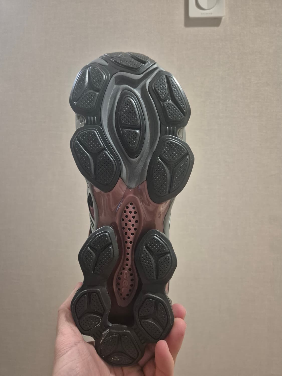 [새상품/265] 아식스 젤 퀀텀 키네틱 그래파이트 그레이/브리스킷 레드 상품이미지4