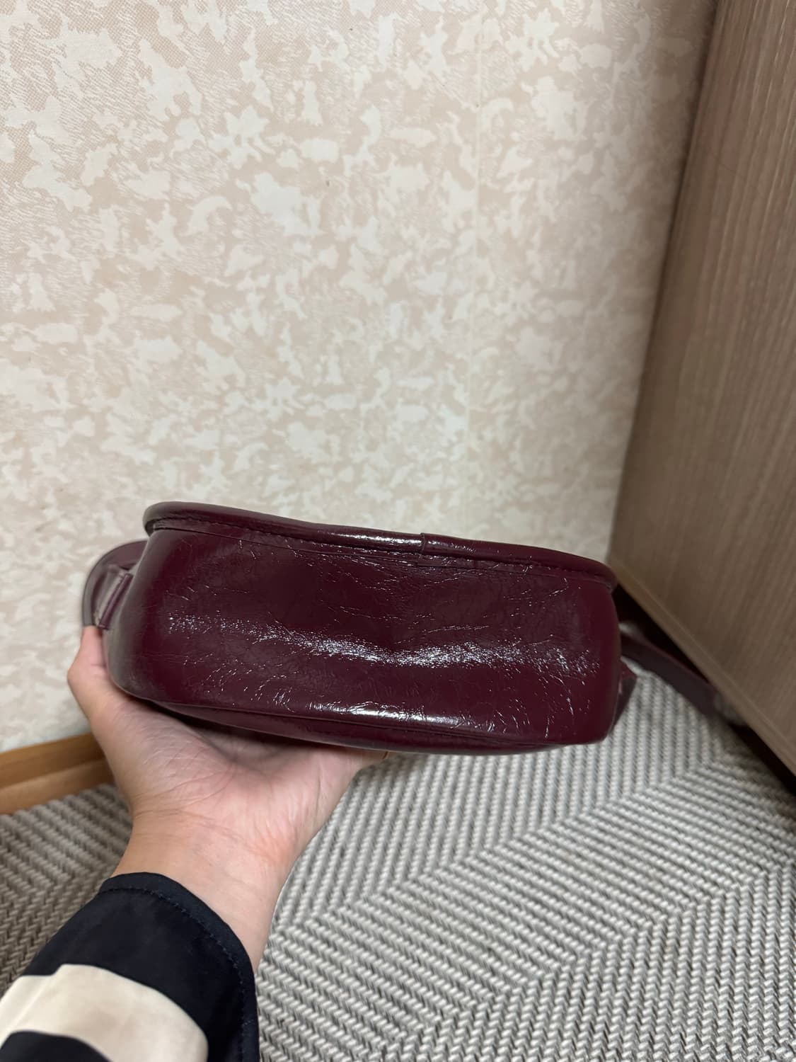 몽드몽드 클래식 레더 하프문 미니백(모카 브라운) 상품이미지2